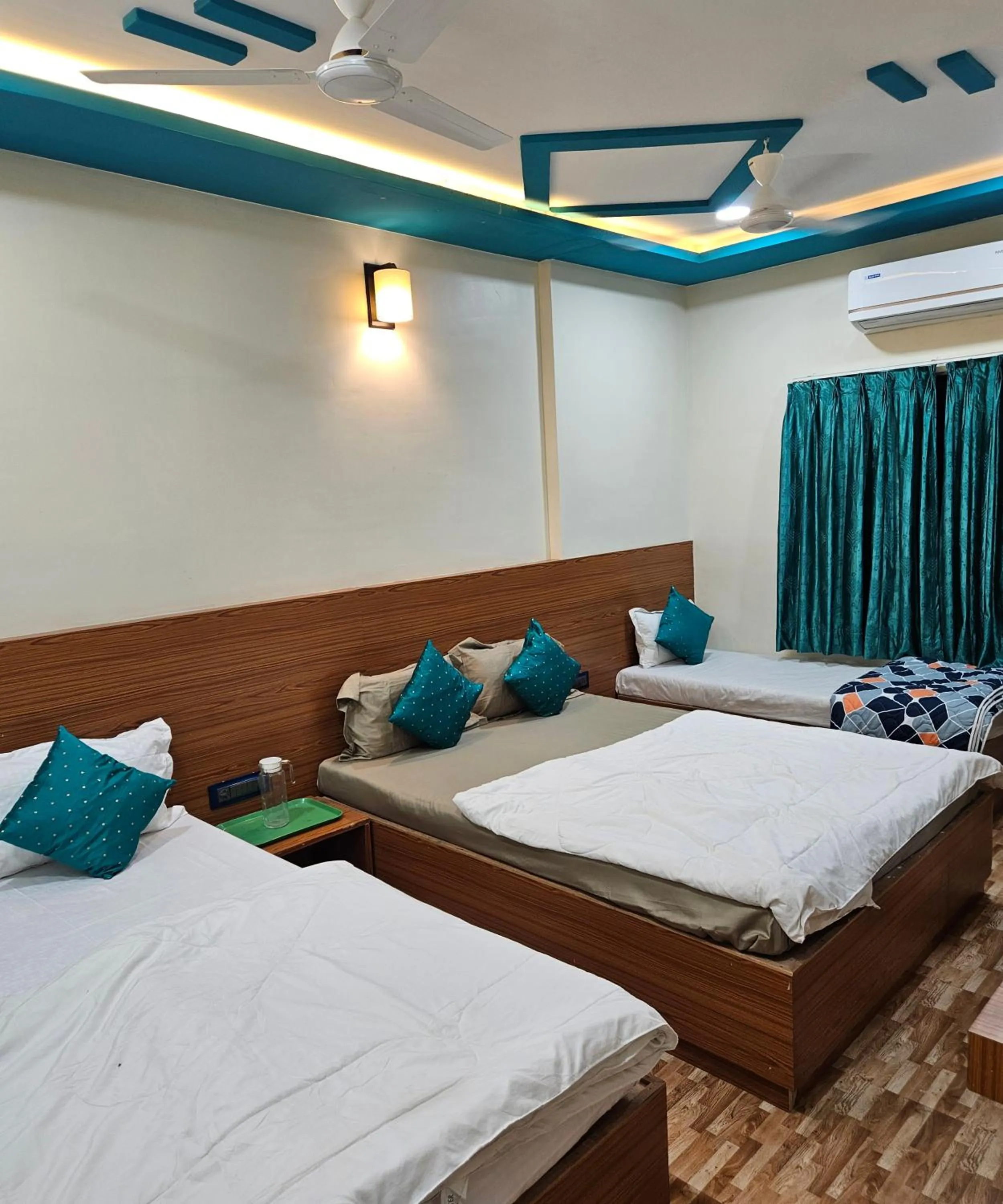 Bed in Hotel Sai Dakshina Inn & The Fern Restaurant