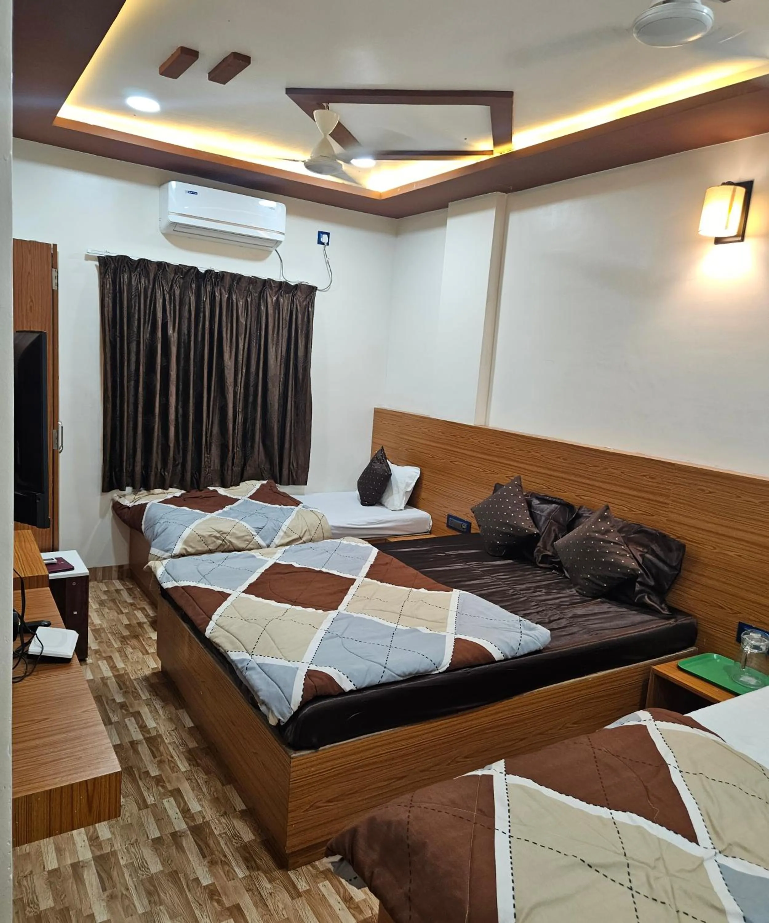 Bed in Hotel Sai Dakshina Inn & The Fern Restaurant