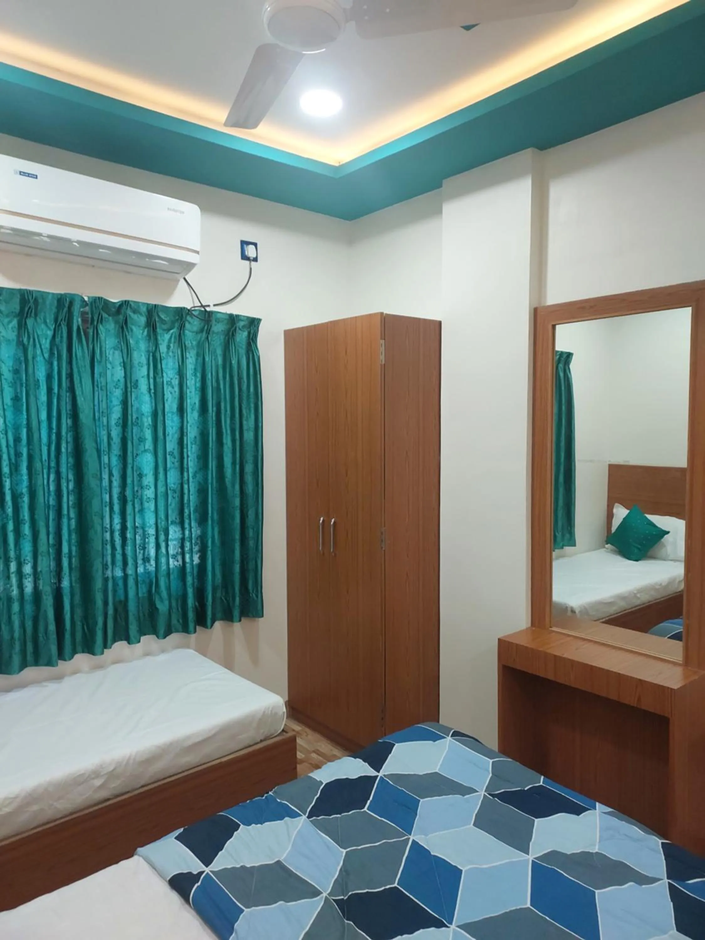 Bed in Hotel Sai Dakshina Inn & The Fern Restaurant