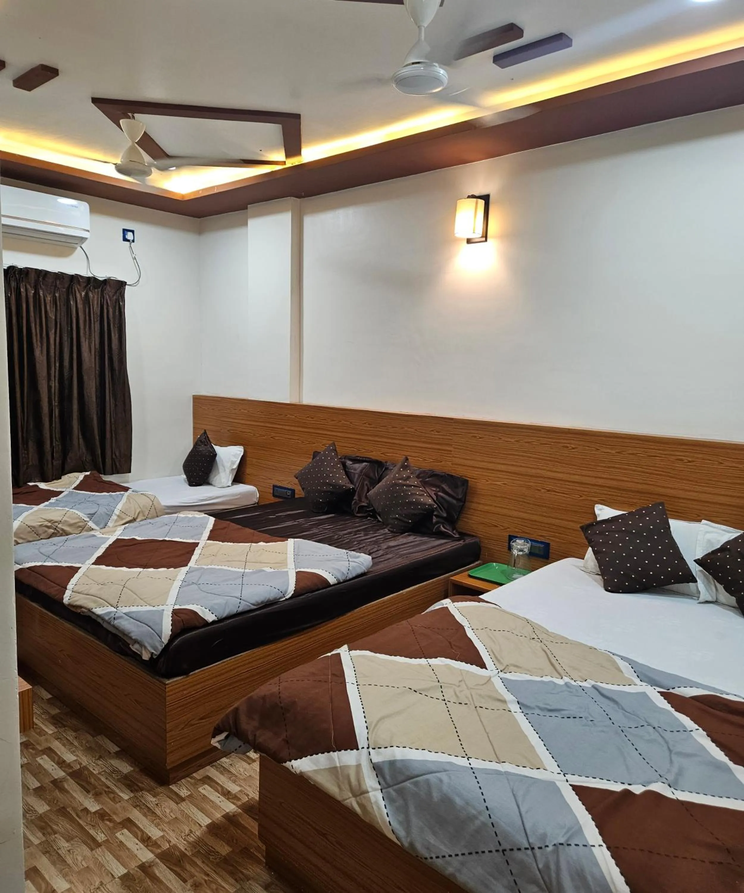 Bed in Hotel Sai Dakshina Inn & The Fern Restaurant