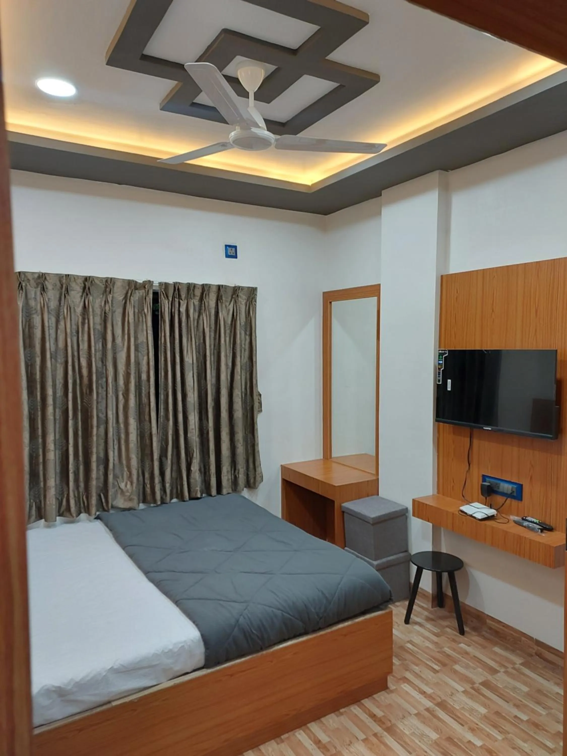 Bed in Hotel Sai Dakshina Inn & The Fern Restaurant