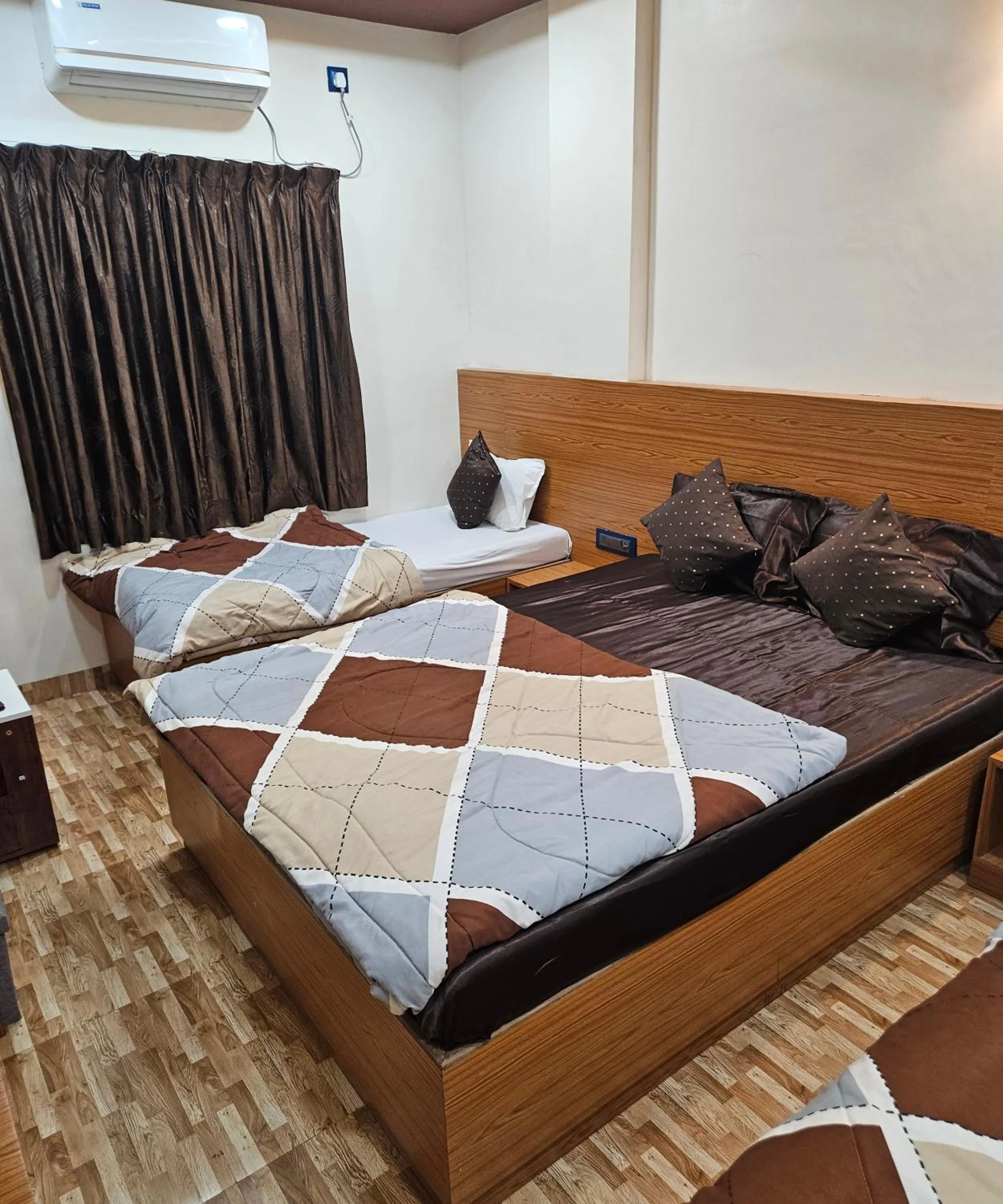 Bed in Hotel Sai Dakshina Inn & The Fern Restaurant