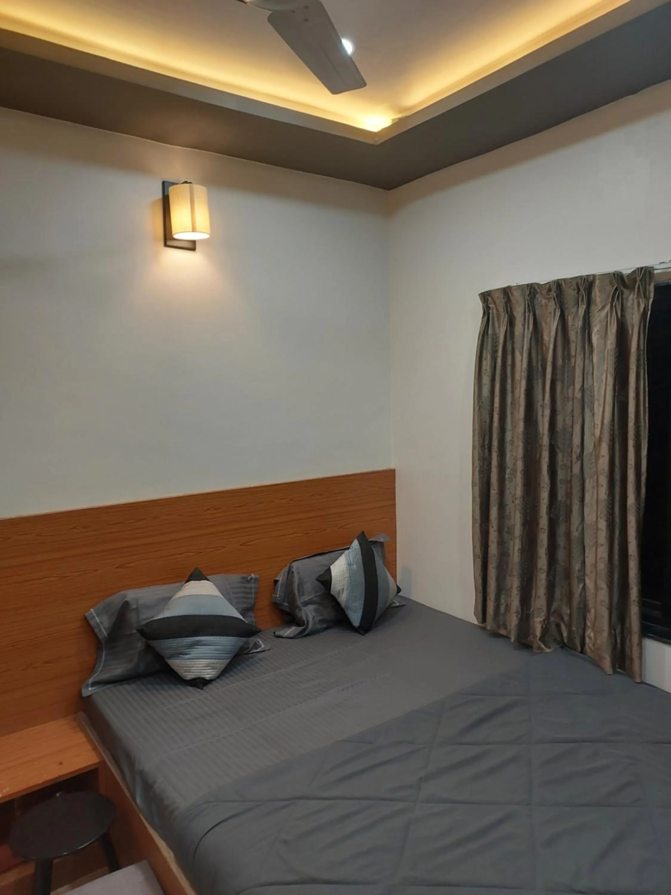 Bed in Hotel Sai Dakshina Inn & The Fern Restaurant