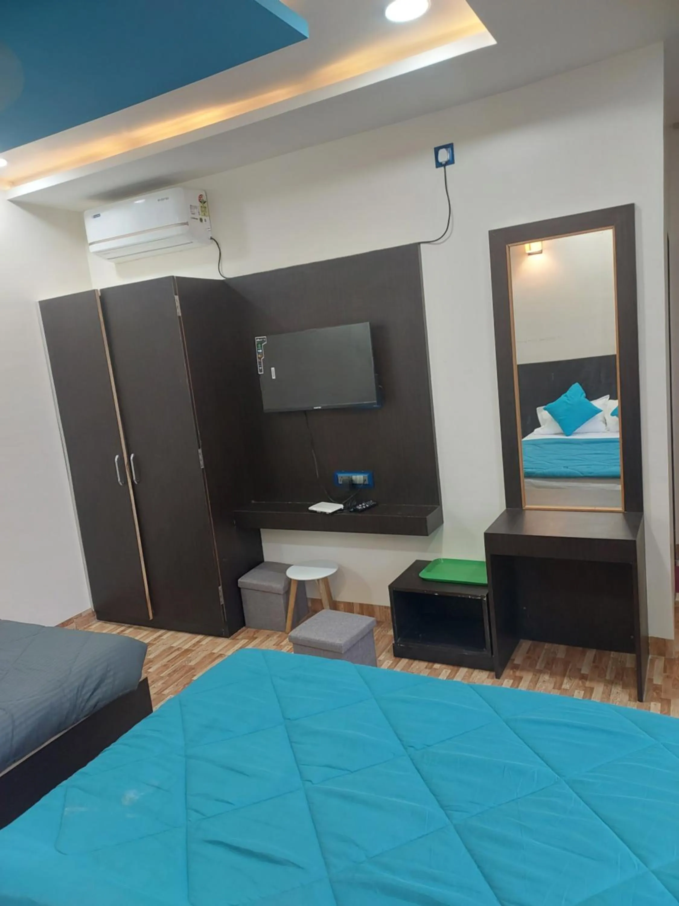 Bed in Hotel Sai Dakshina Inn & The Fern Restaurant