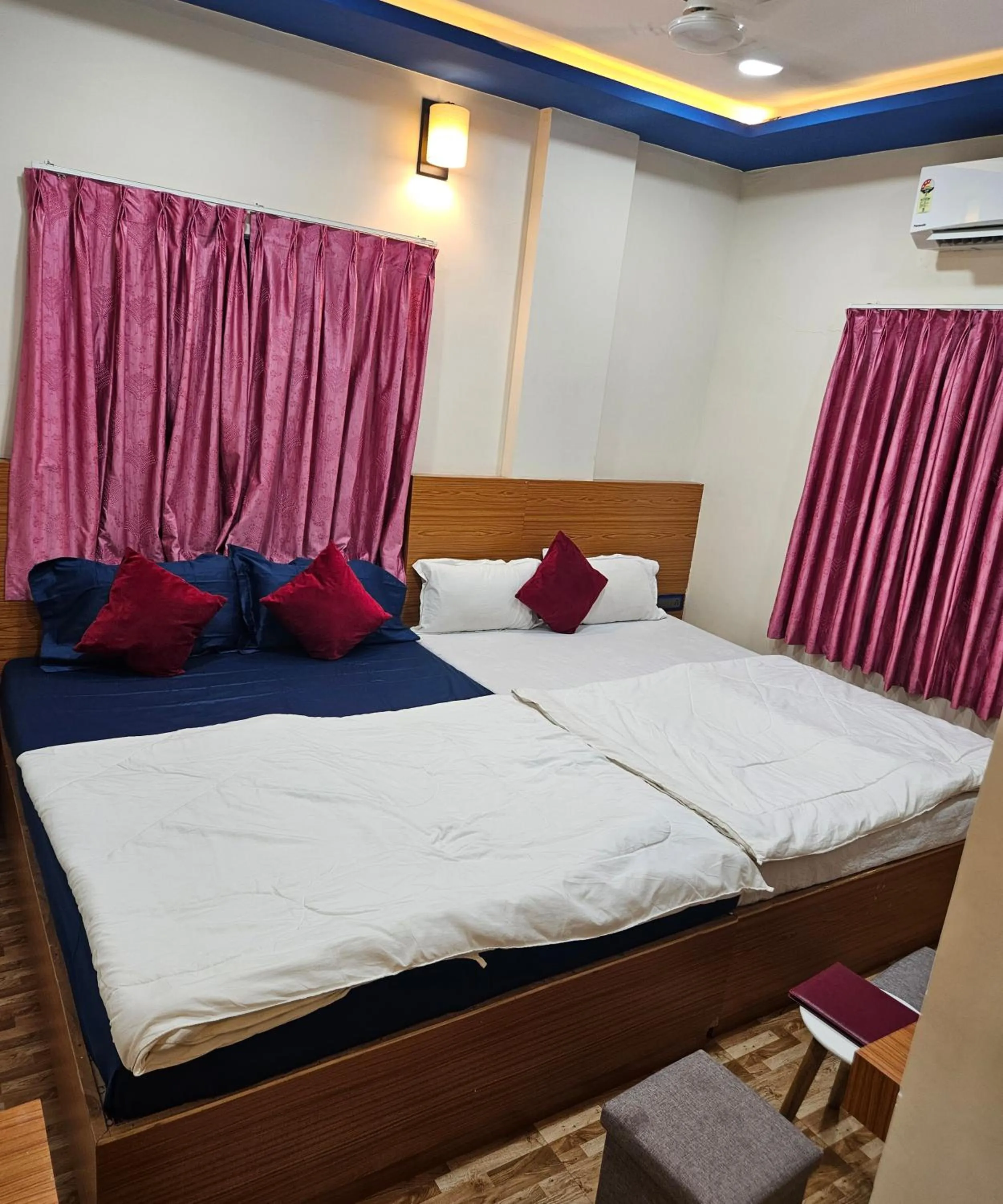 Bed in Hotel Sai Dakshina Inn & The Fern Restaurant