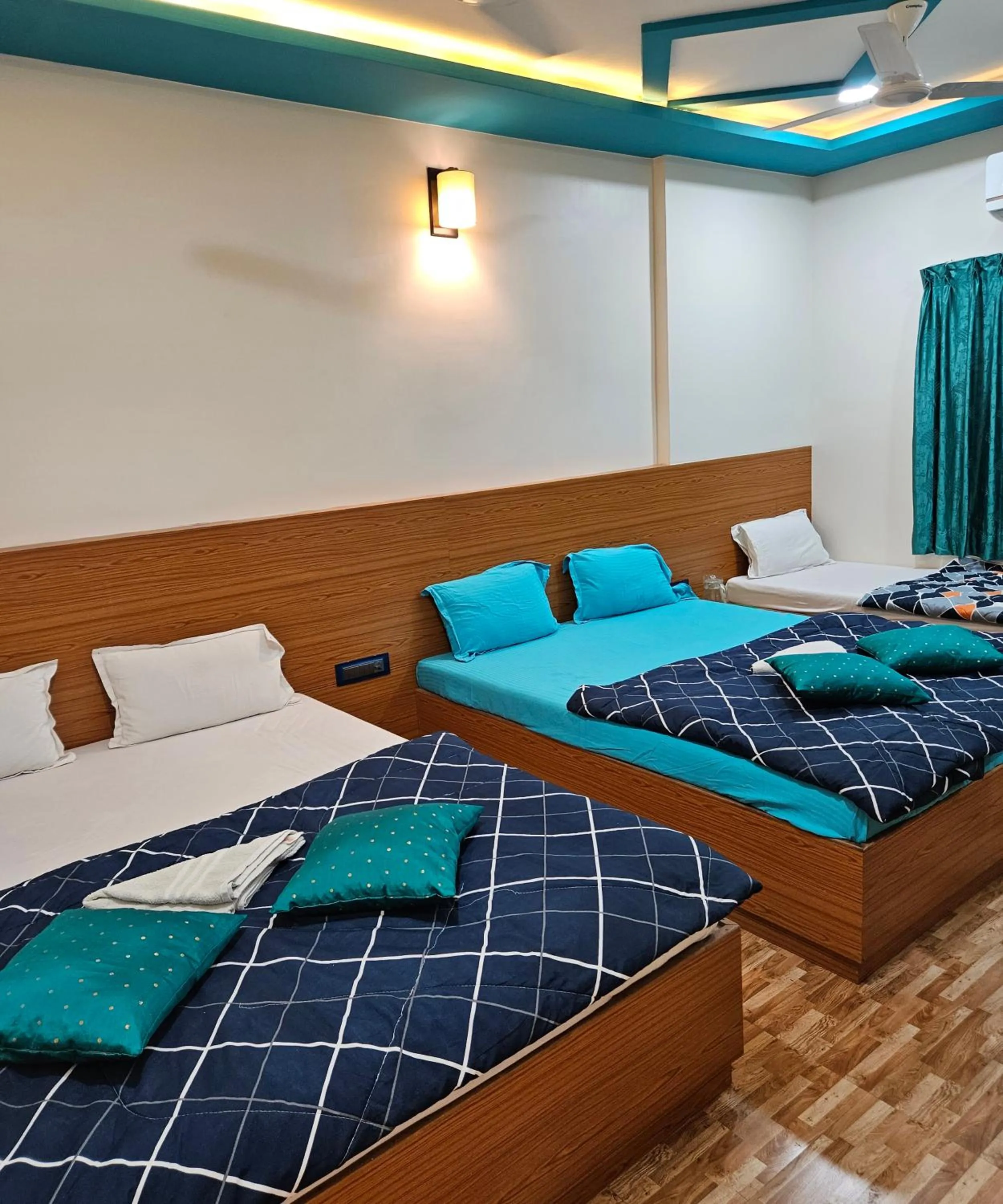 Bed in Hotel Sai Dakshina Inn & The Fern Restaurant