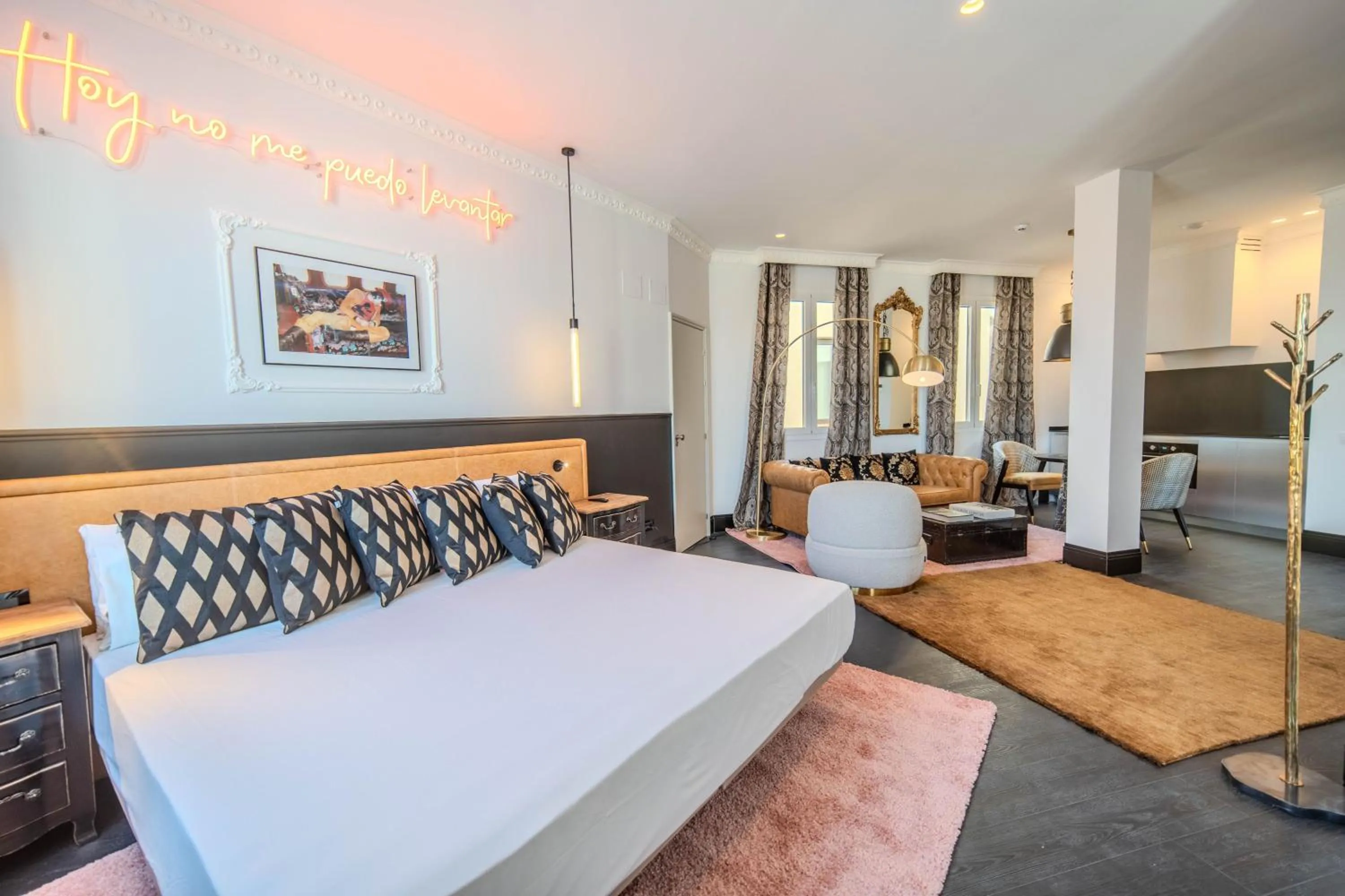Photo of the whole room in Apartamentos Soho Boutique Hoy No Me Puedo Levantar