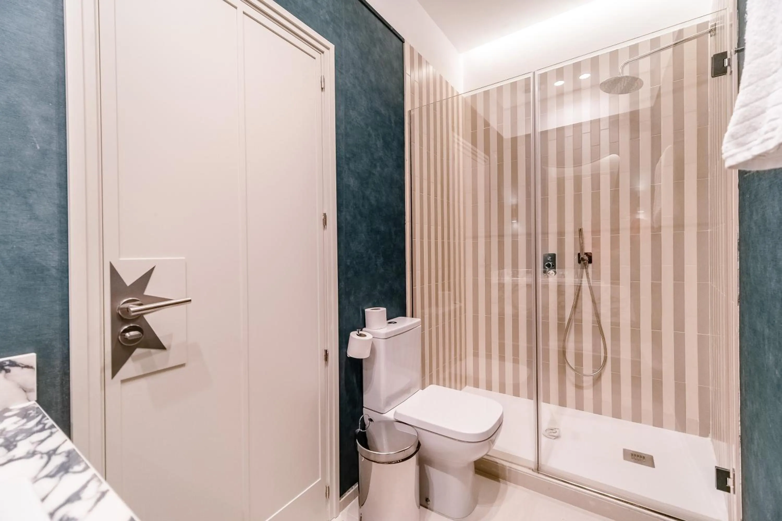 Shower in Apartamentos Soho Boutique Hoy No Me Puedo Levantar