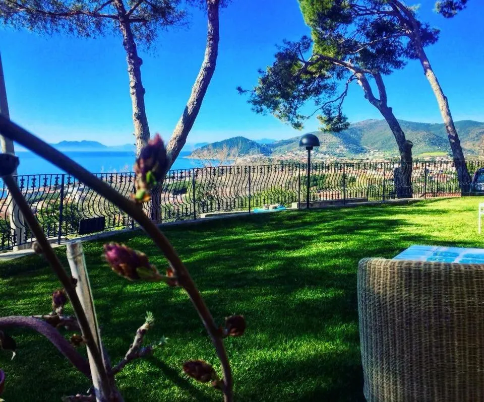 Spring in Hotel Garden Riviera