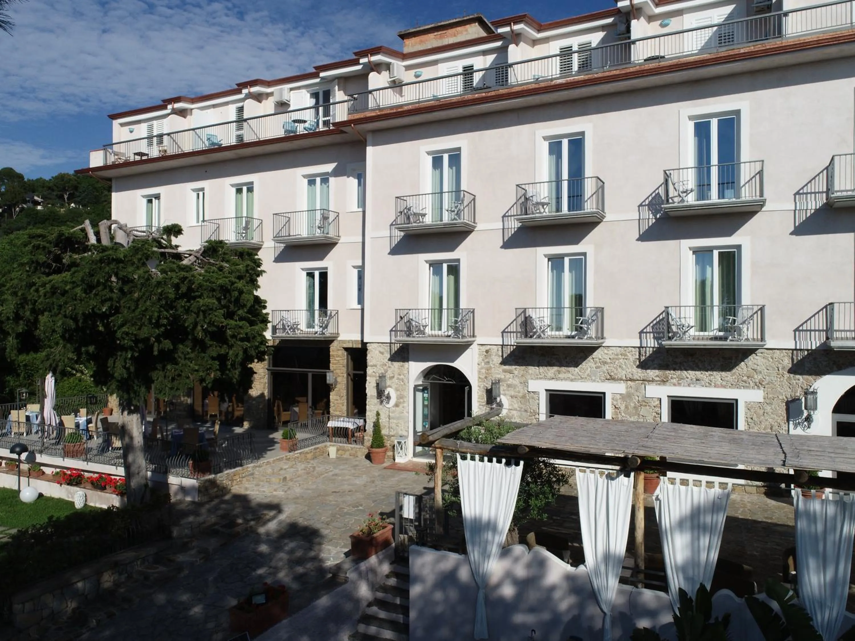 Property building in Hotel Garden Riviera