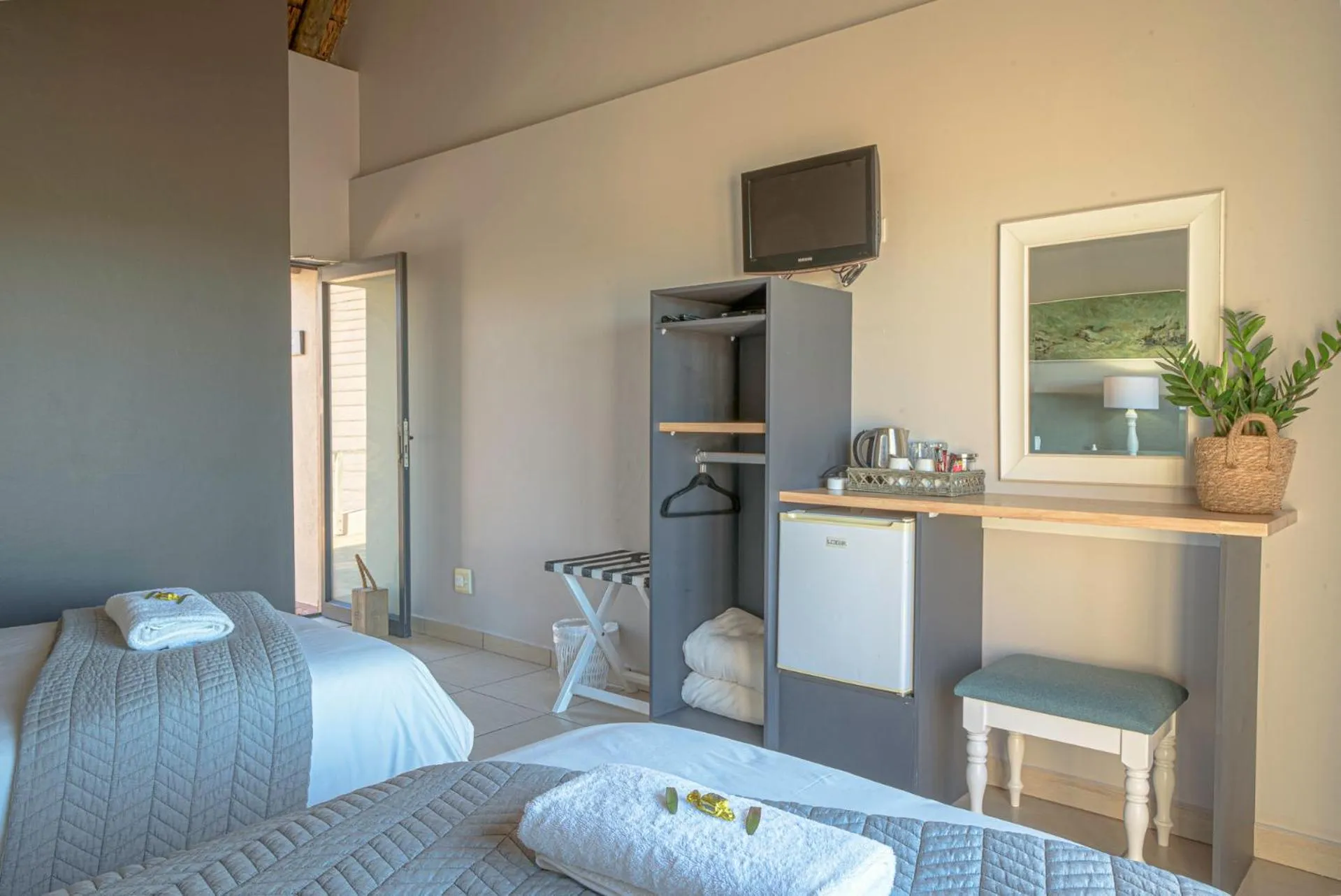 Photo of the whole room, Bed in Fynbos Golf and Country Estate