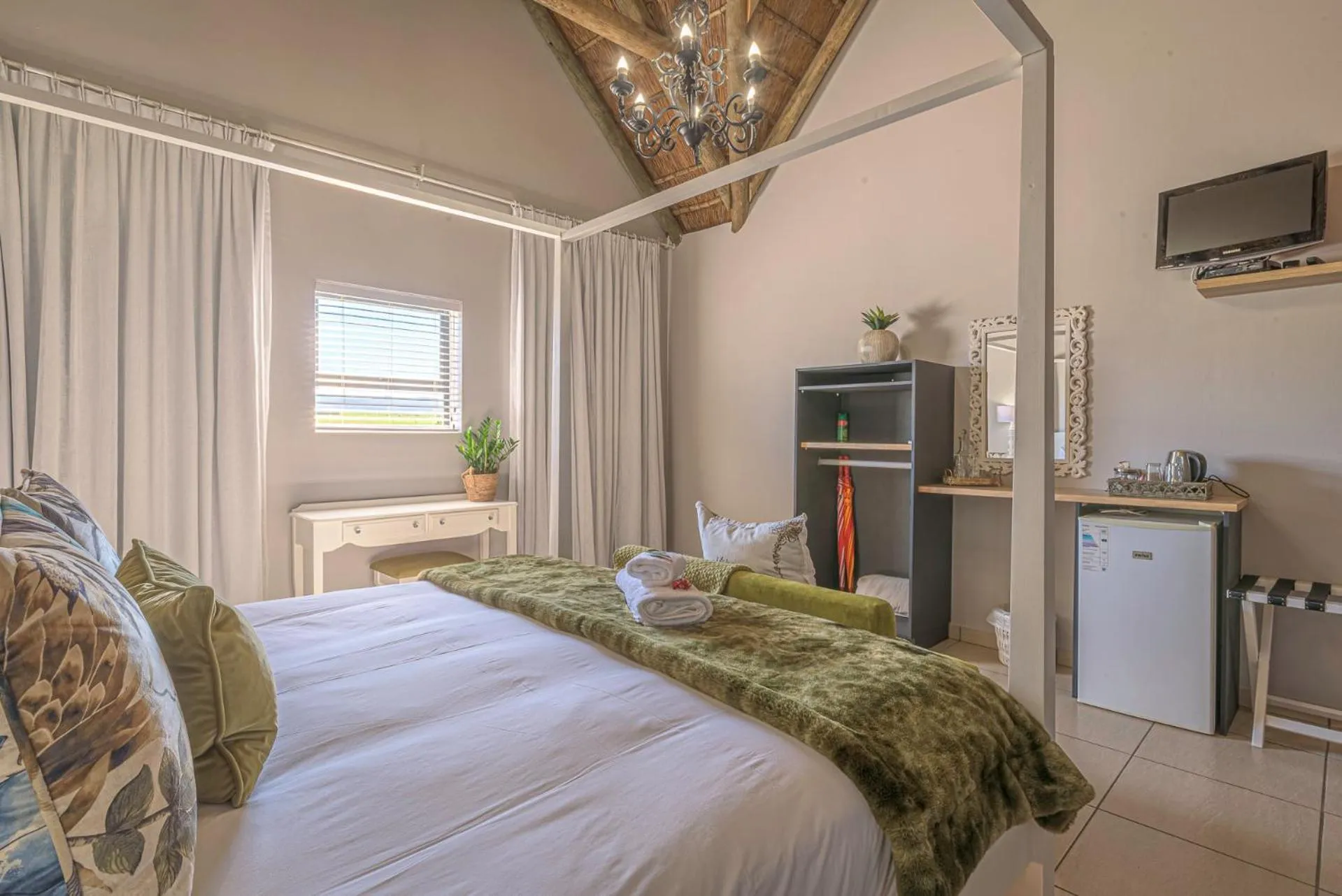 Bedroom, Bed in Fynbos Golf and Country Estate