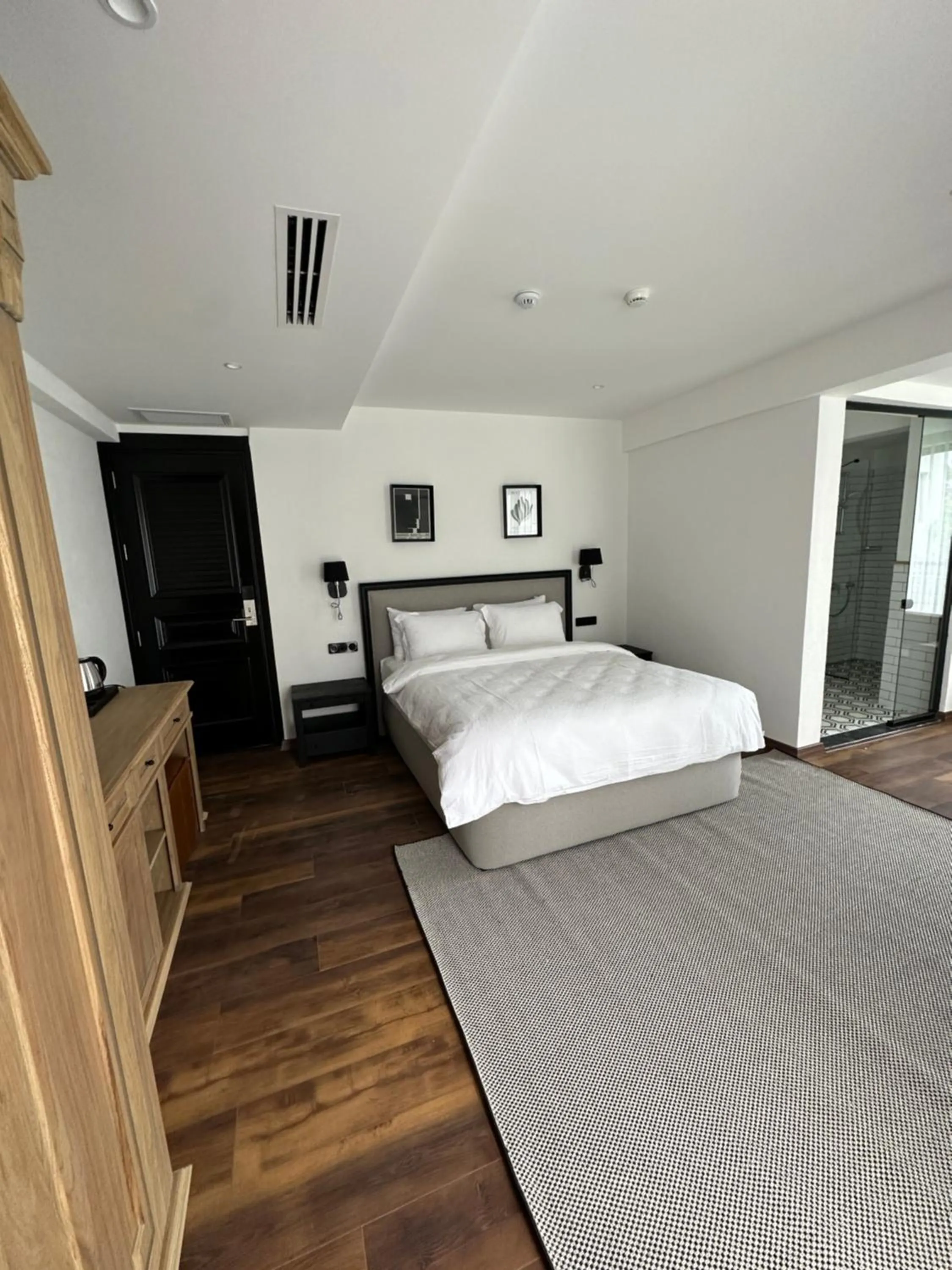 Photo of the whole room, Bed in Be Side Hotel