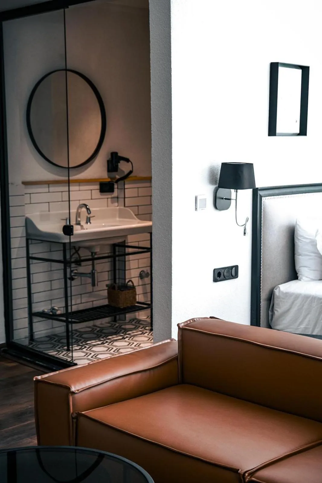 Seating area, Bed in Be Side Hotel