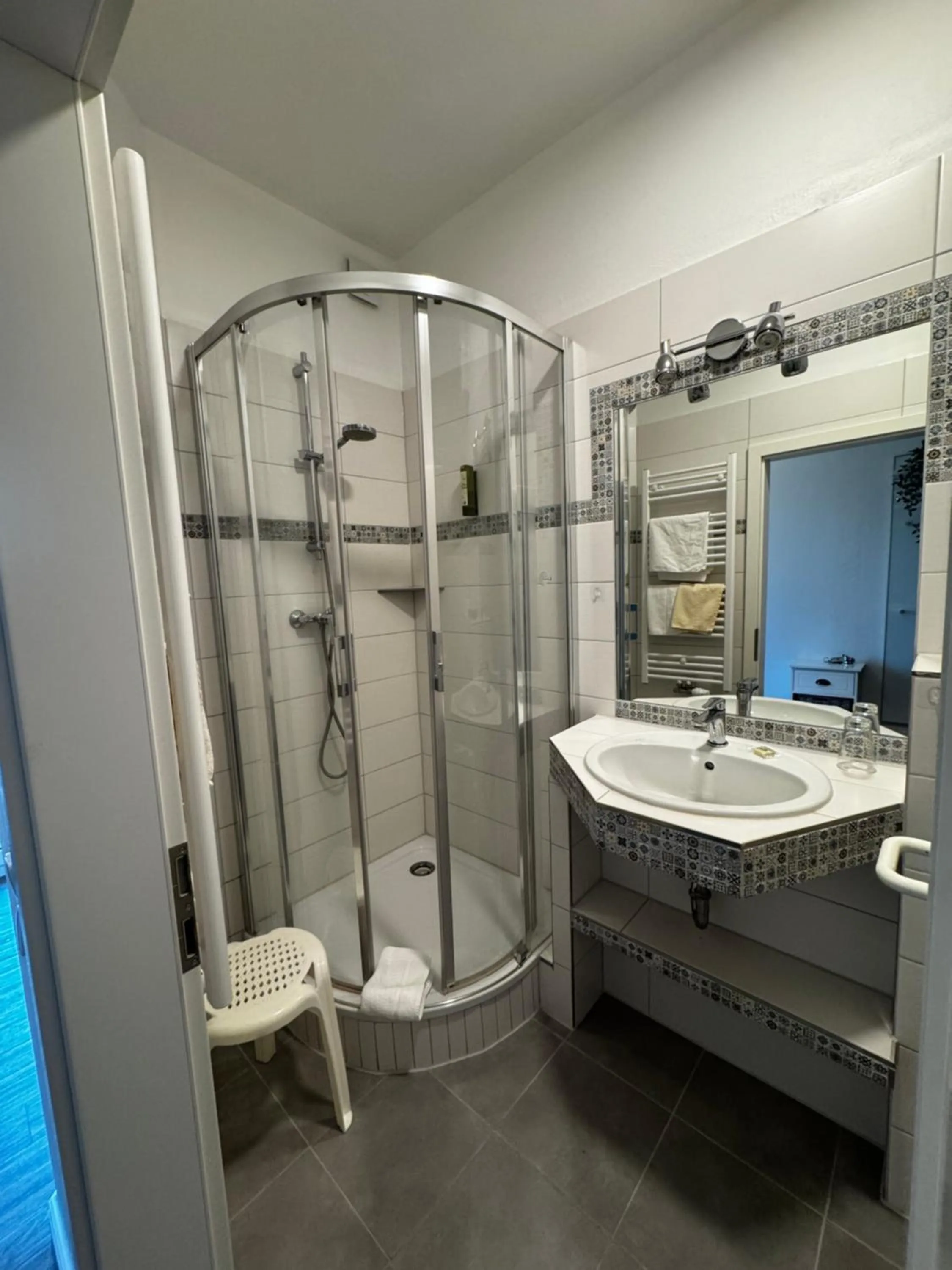 Shower in Hotel Zur schönen Aussicht