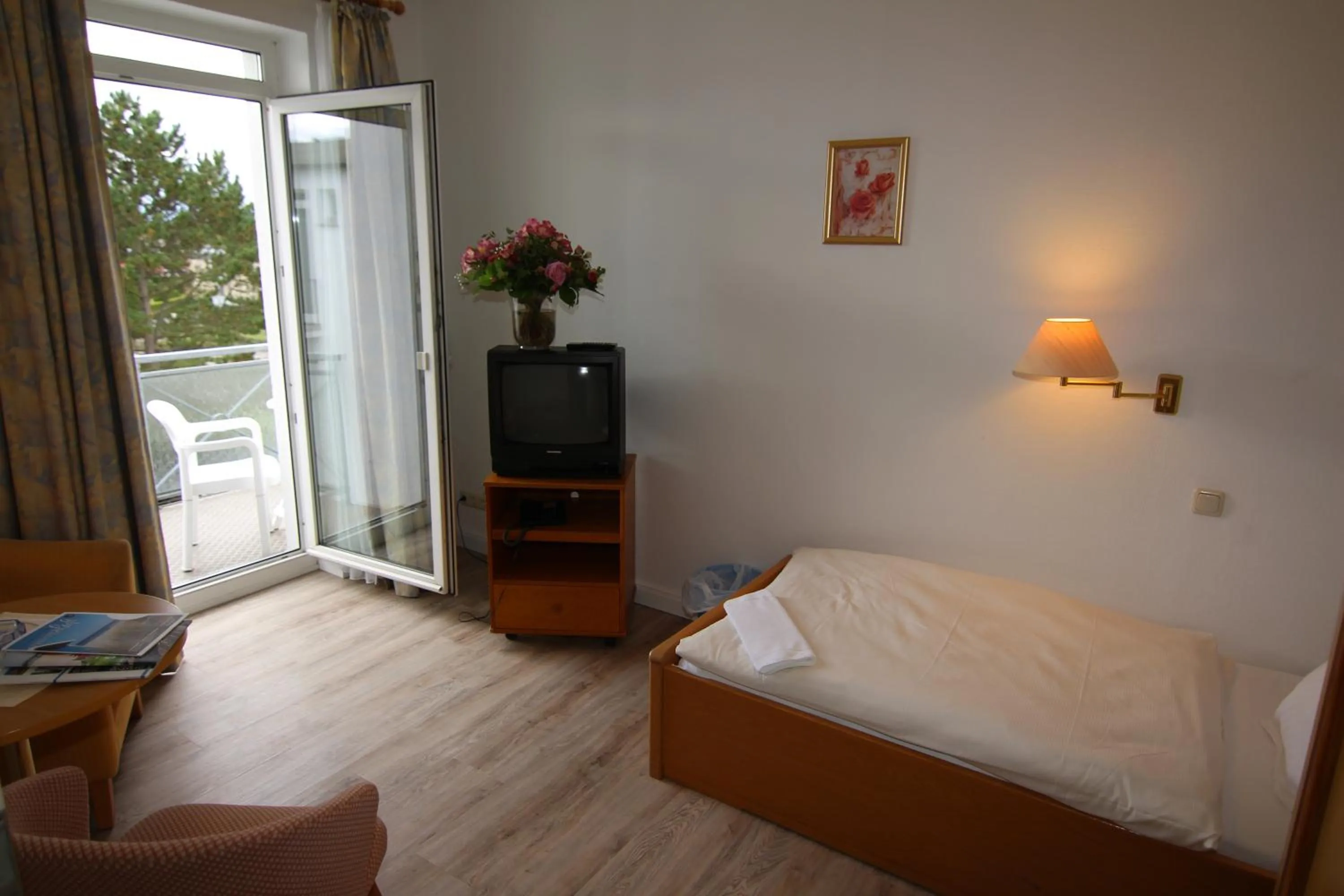 Bedroom, Bed in Hotel Zur schönen Aussicht