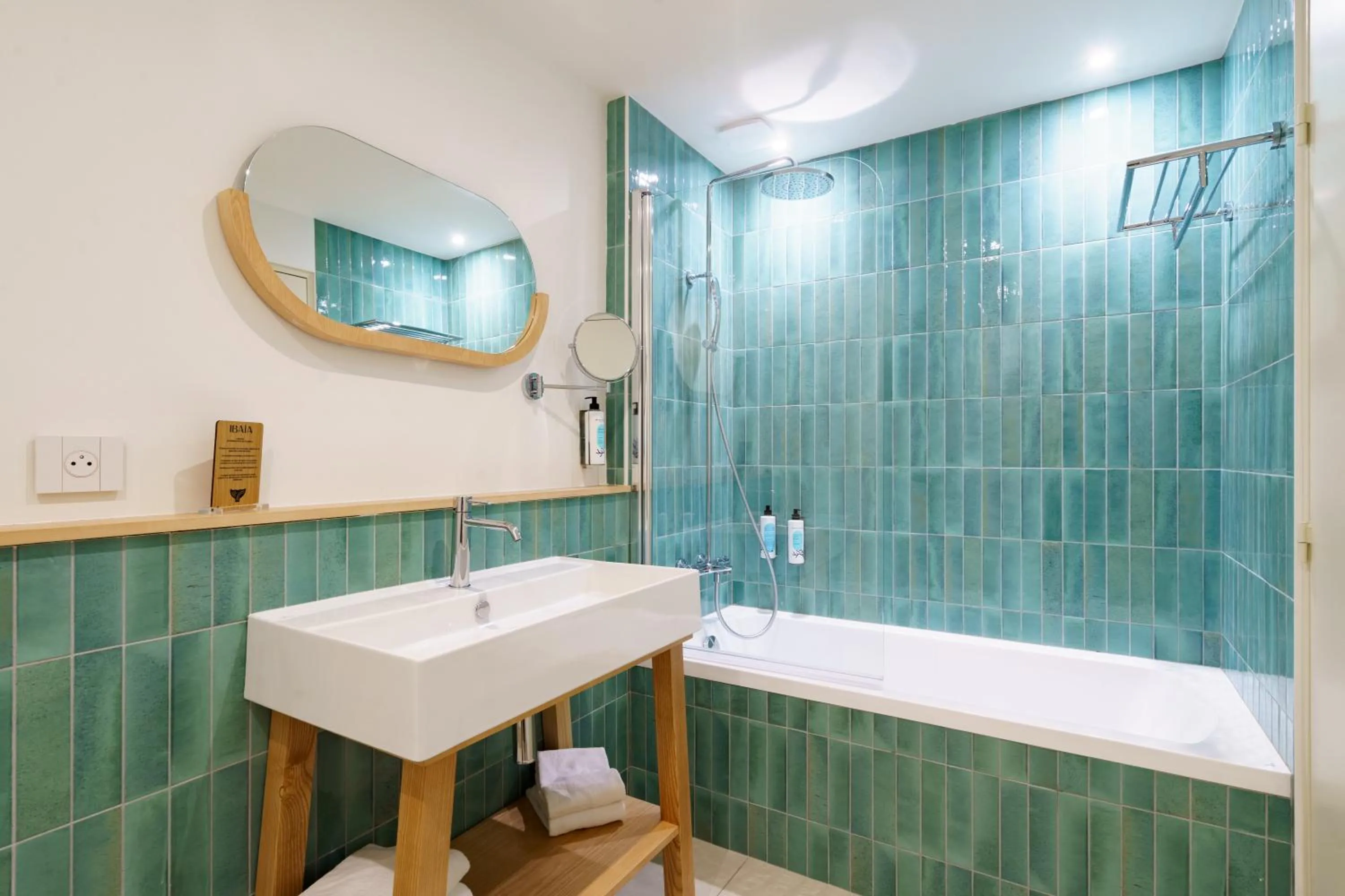 Bath in Hôtel Ibaïa