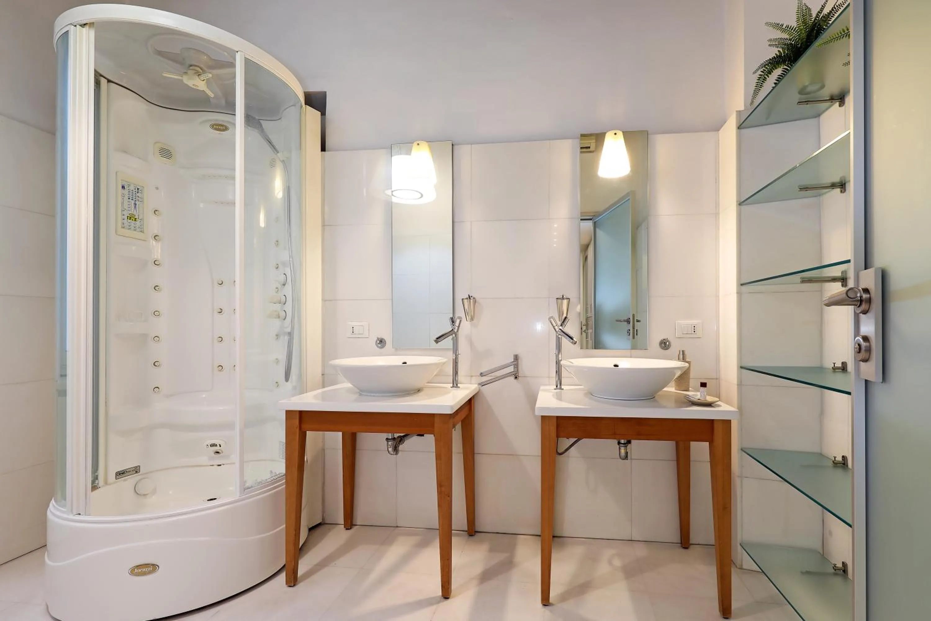 Shower in Luxury Gambero apartment