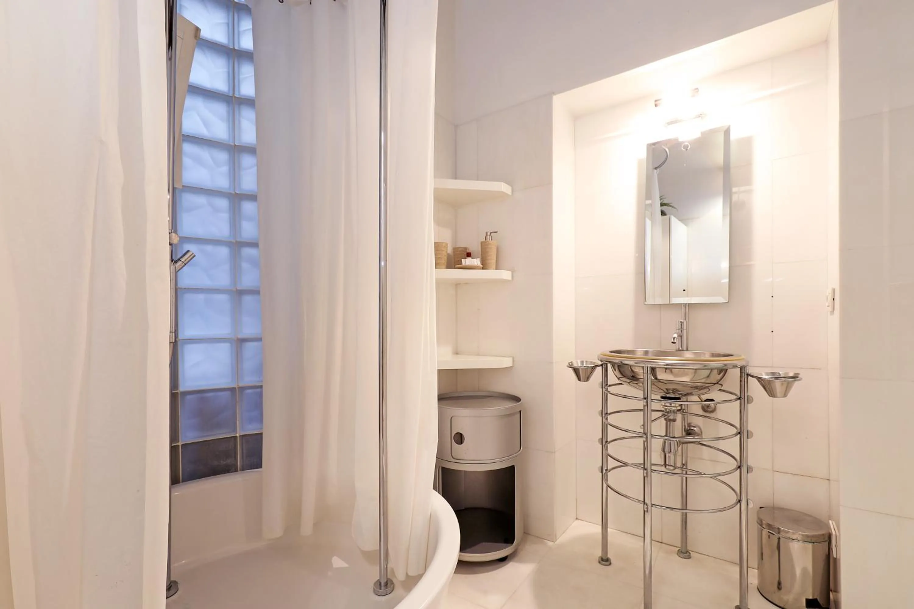 Shower in Luxury Gambero apartment