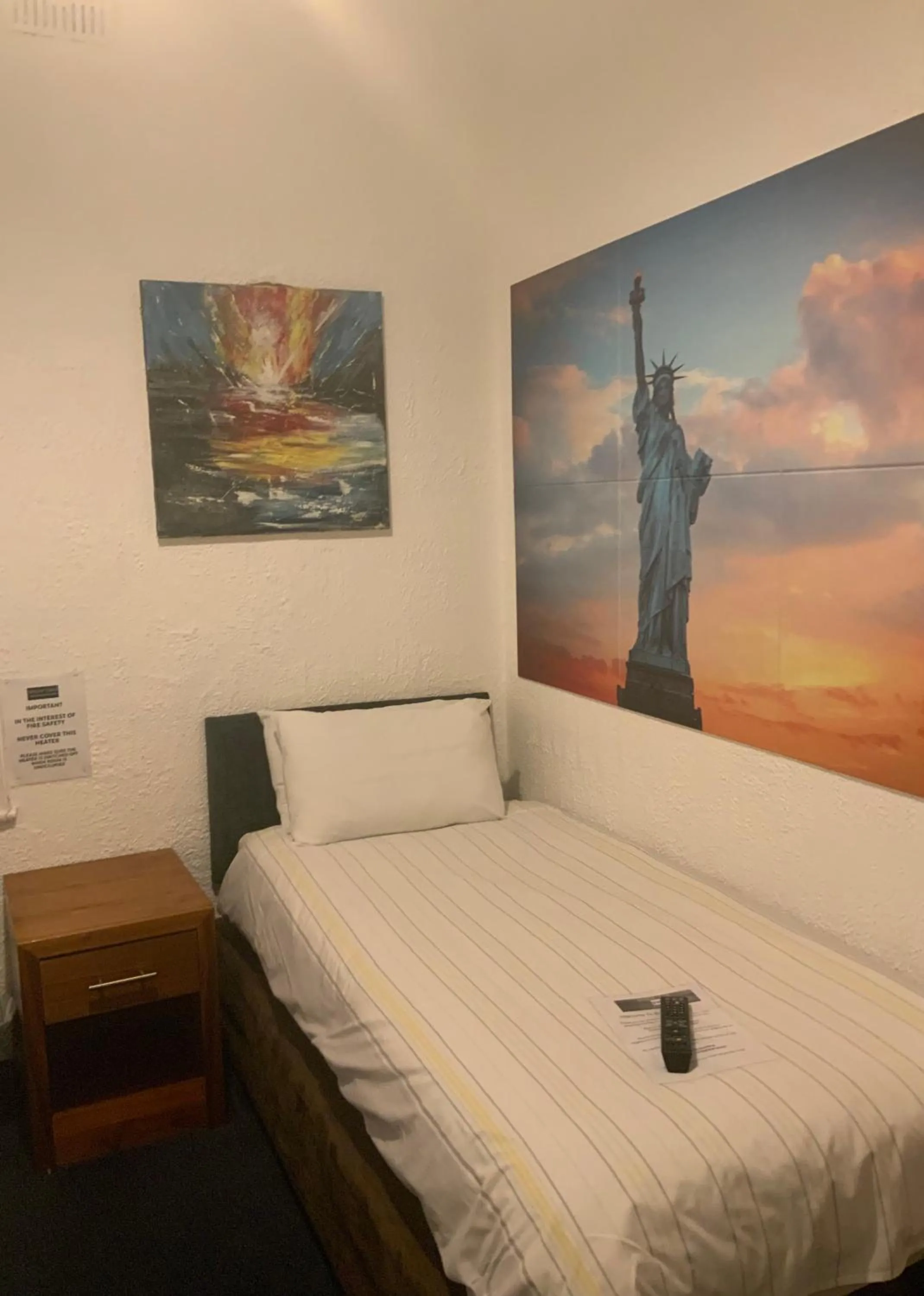 Standard Twin Room in Bromptons