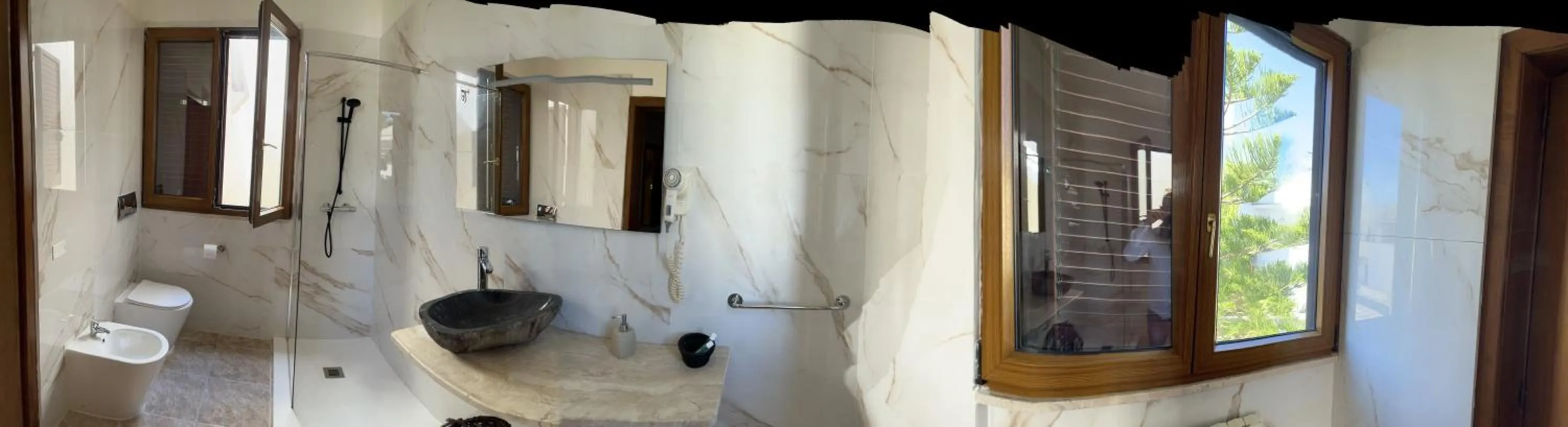 Shower in B&B Luxury