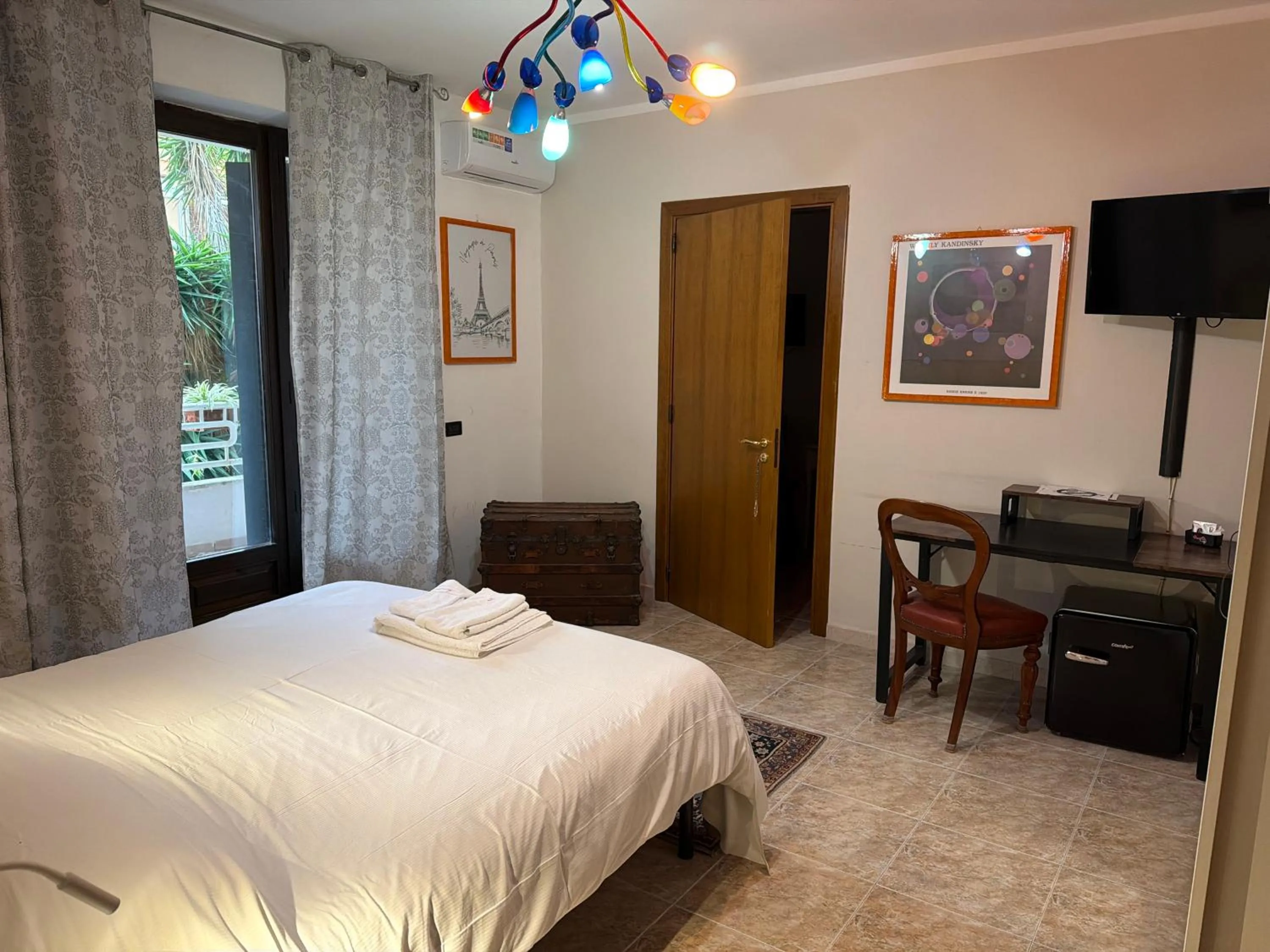 Photo of the whole room, Bed in B&B Luxury