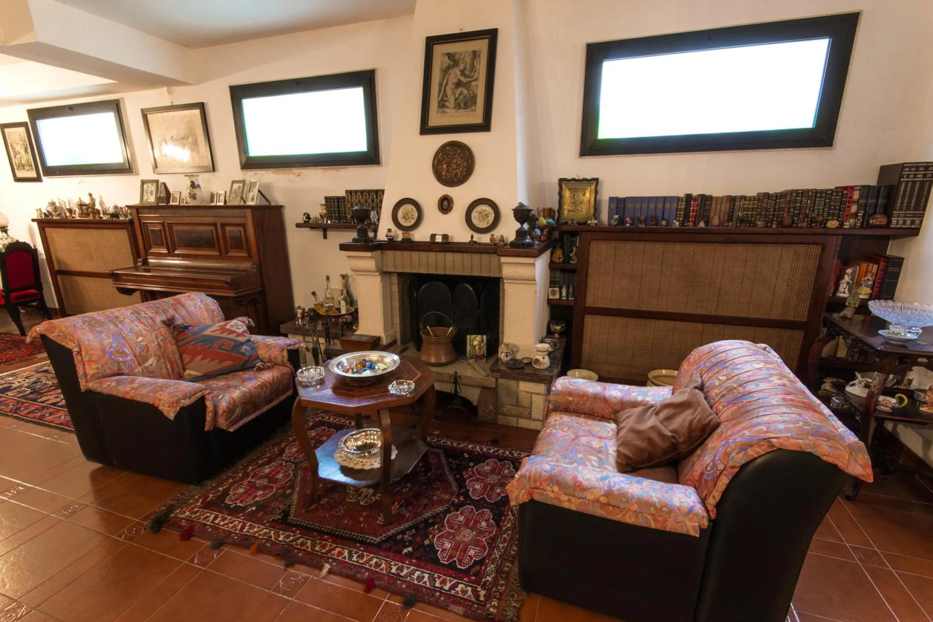 Communal lounge/ TV room in B&B Luxury