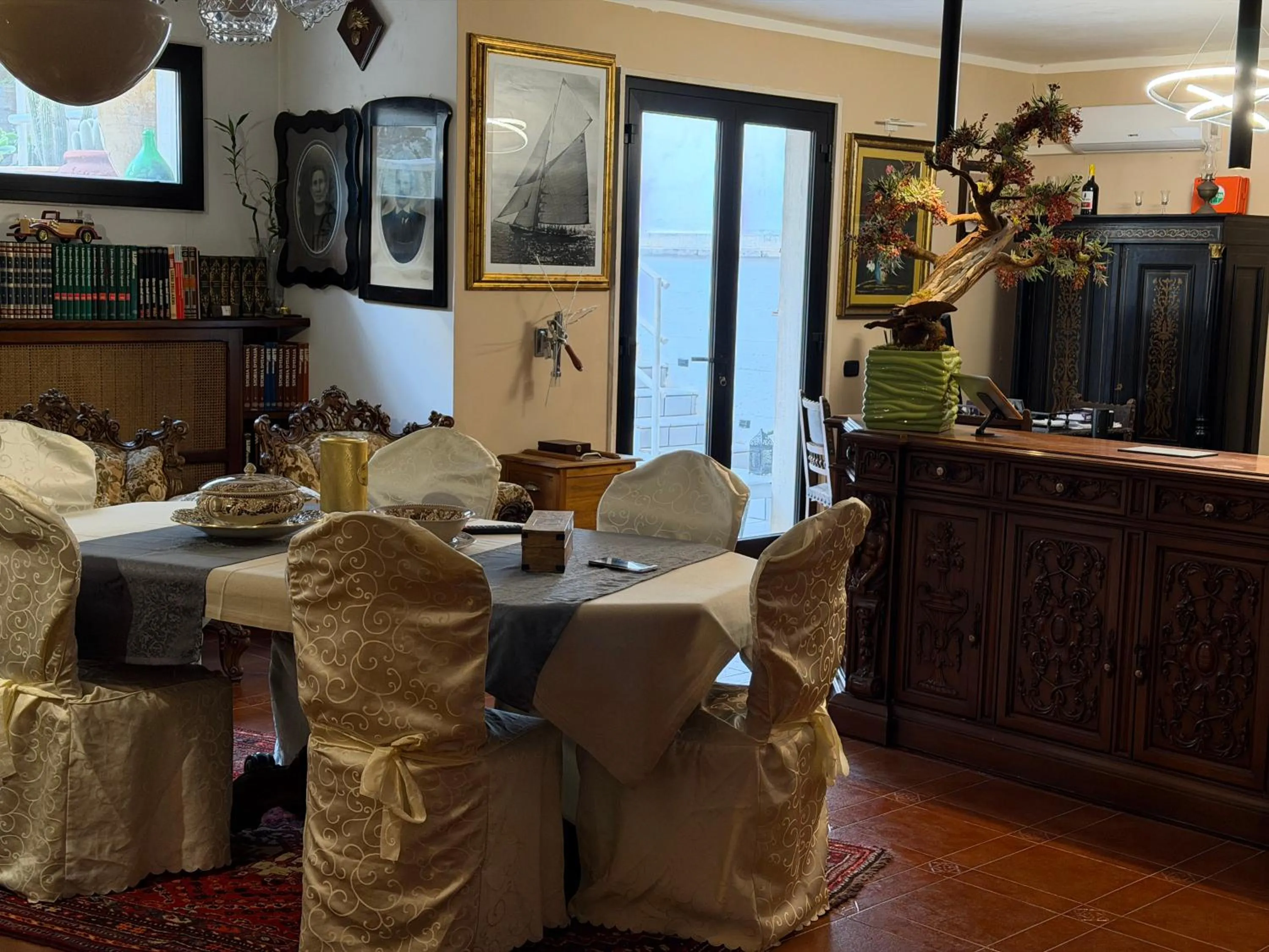 Dining area in B&B Luxury