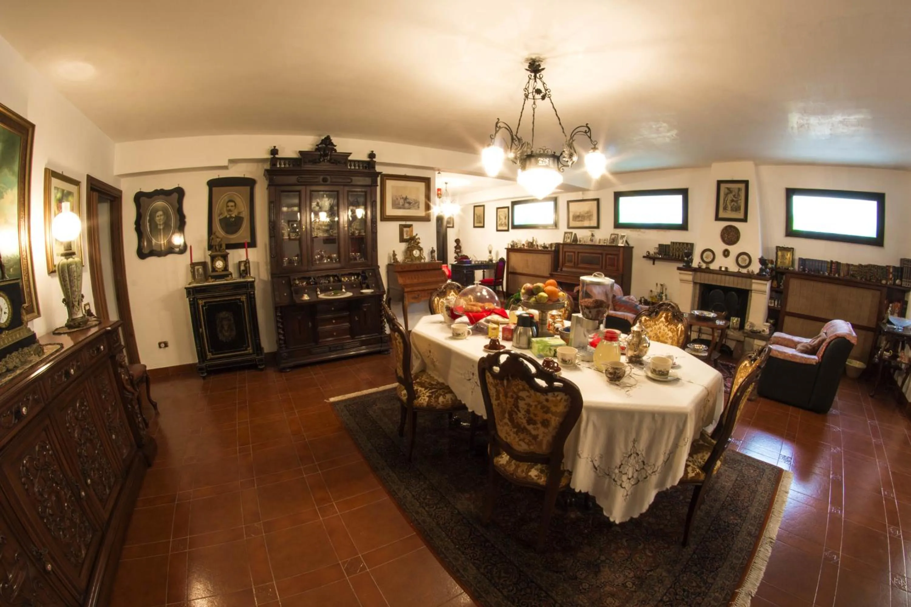 Communal lounge/ TV room in B&B Luxury