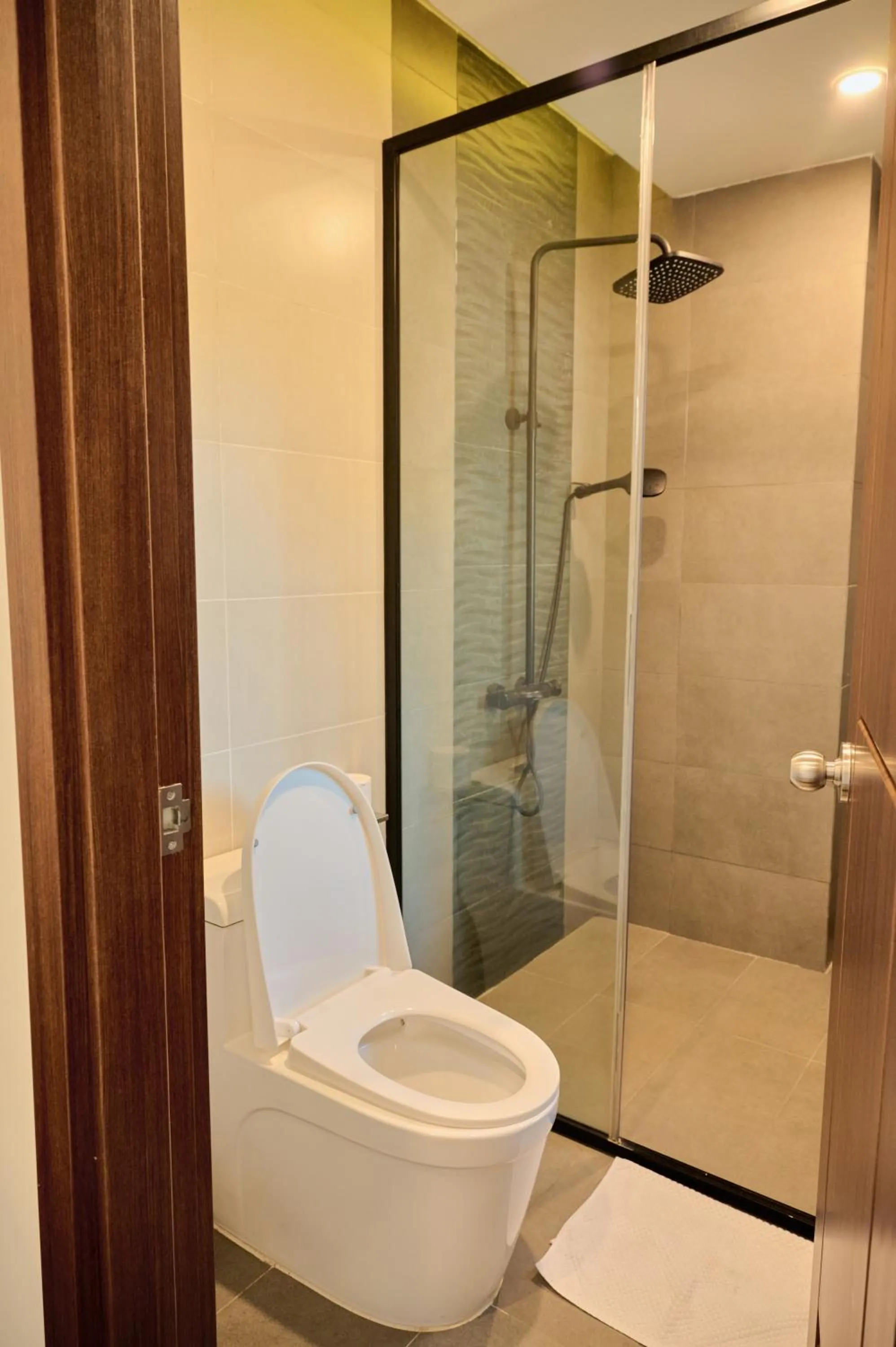 Toilet in Charm Champion Villa Hoian