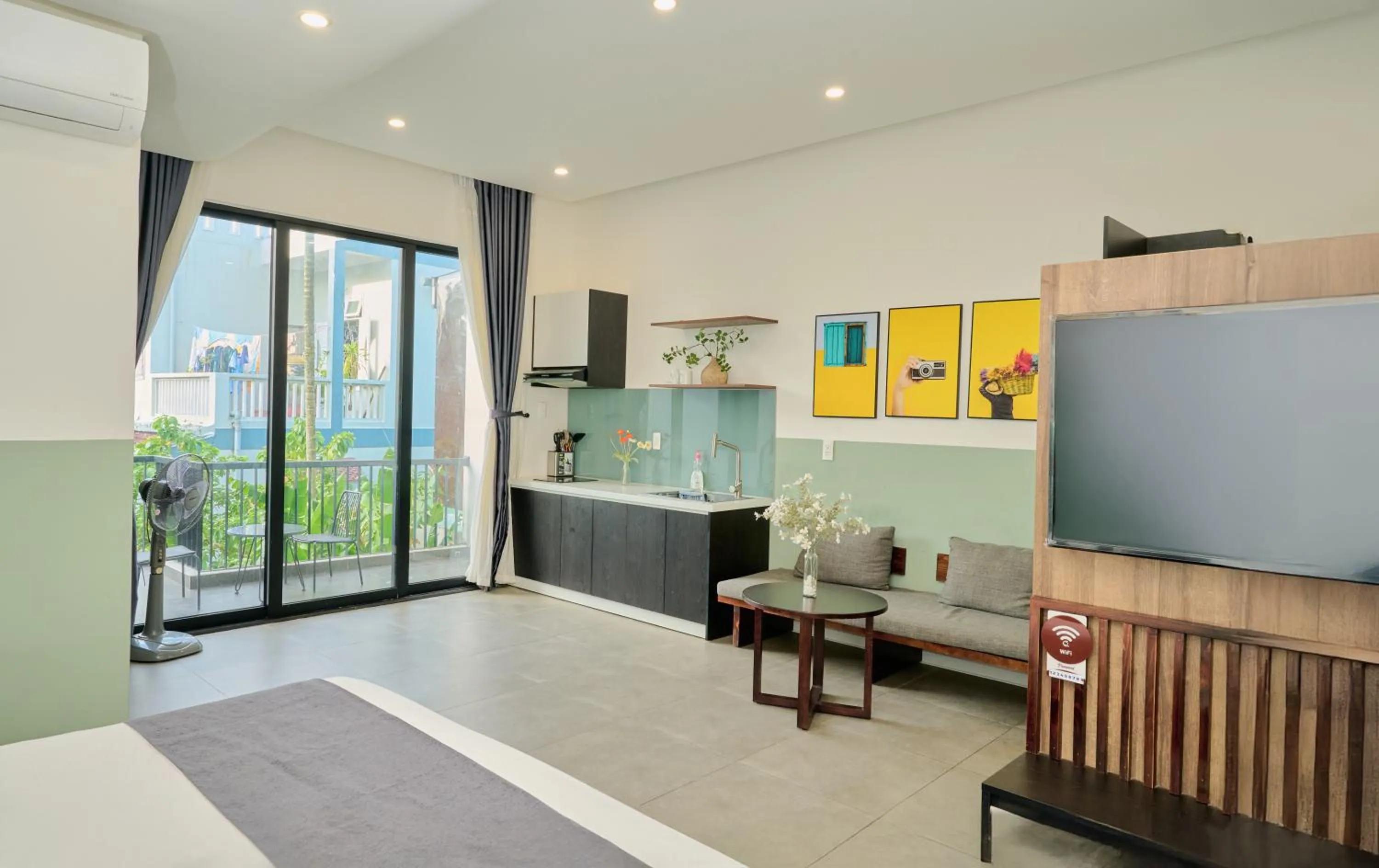 TV and multimedia in Charm Champion Villa Hoian