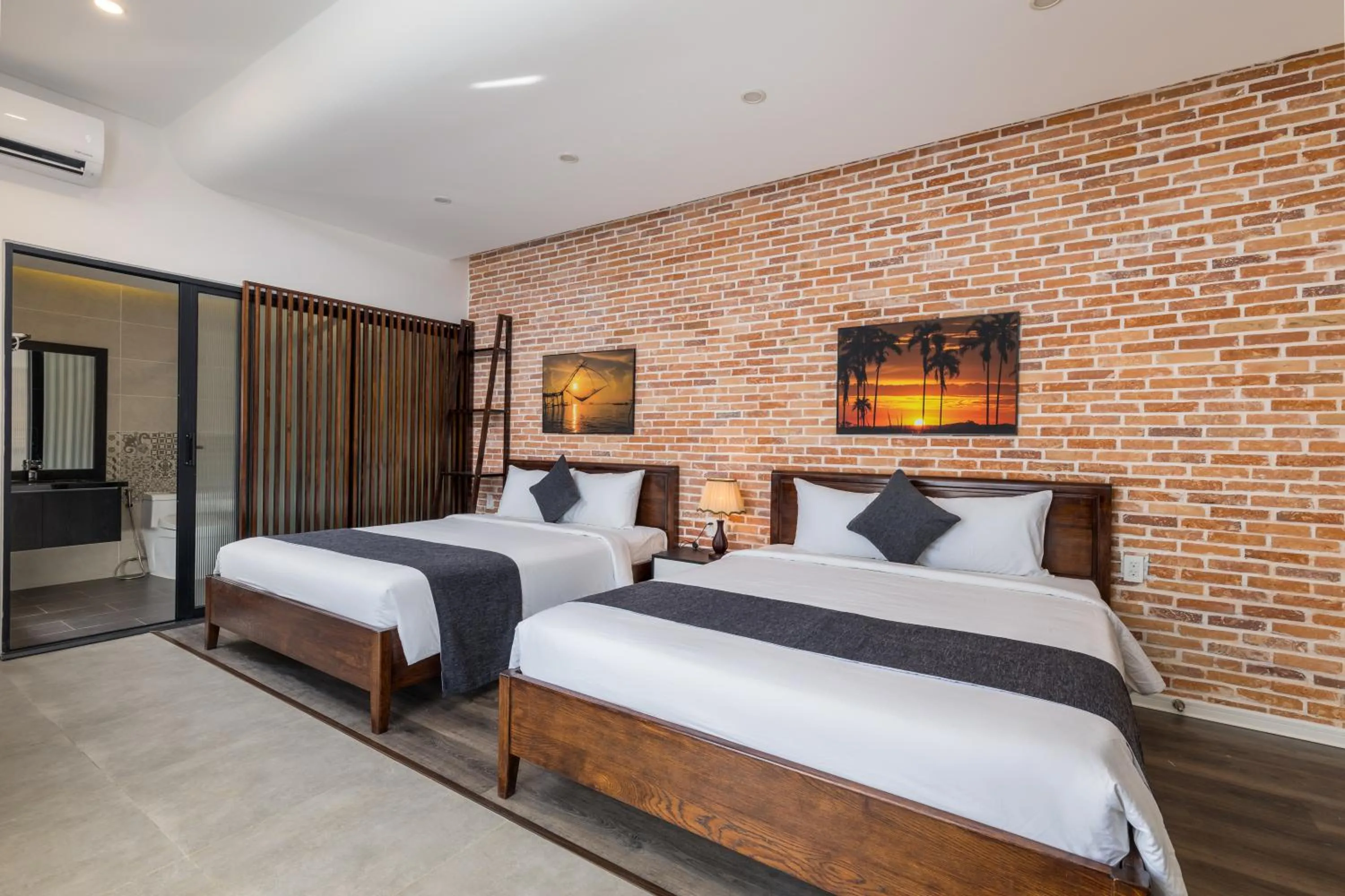 Shower, Bed in Charm Champion Villa Hoian