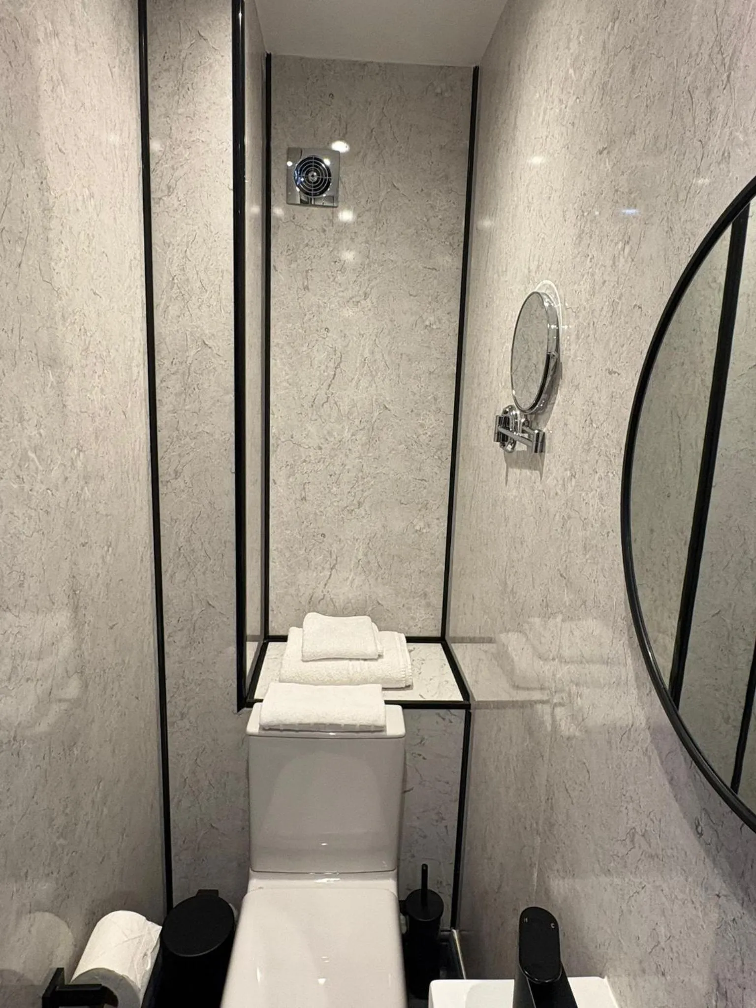 Bathroom in Muthu Oban Regent Hotel