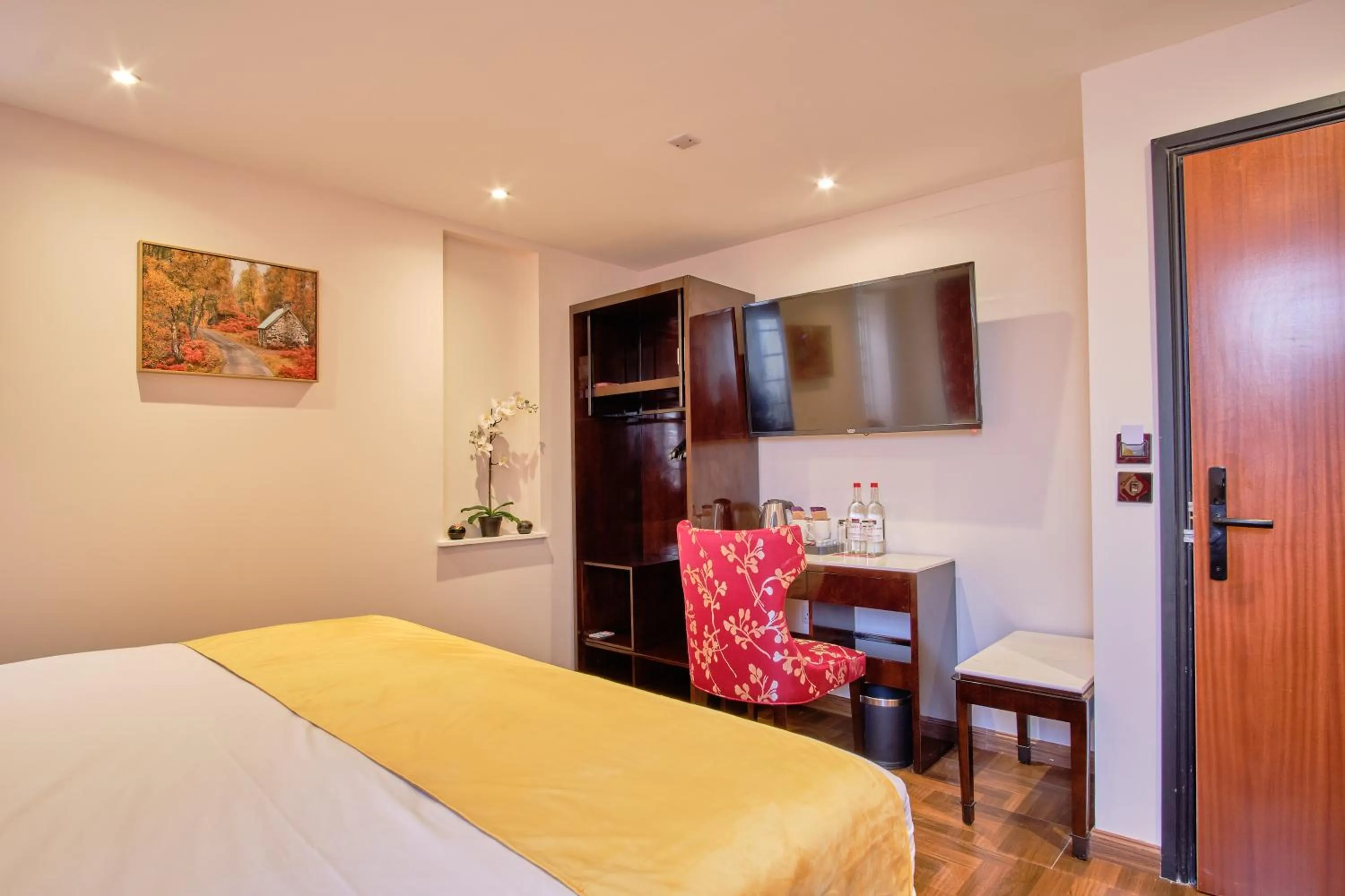 TV and multimedia, Bed in Muthu Oban Regent Hotel