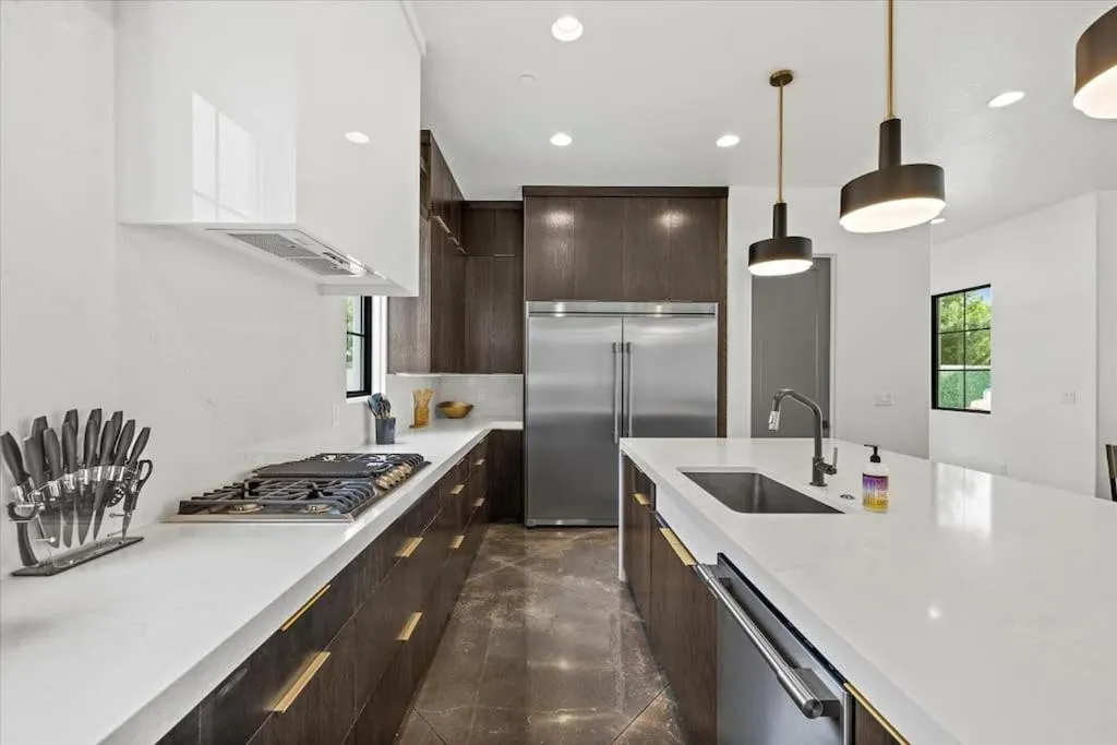 Kitchen or kitchenette in Casa Blanca luxury Villa Private pool sleeps 30!