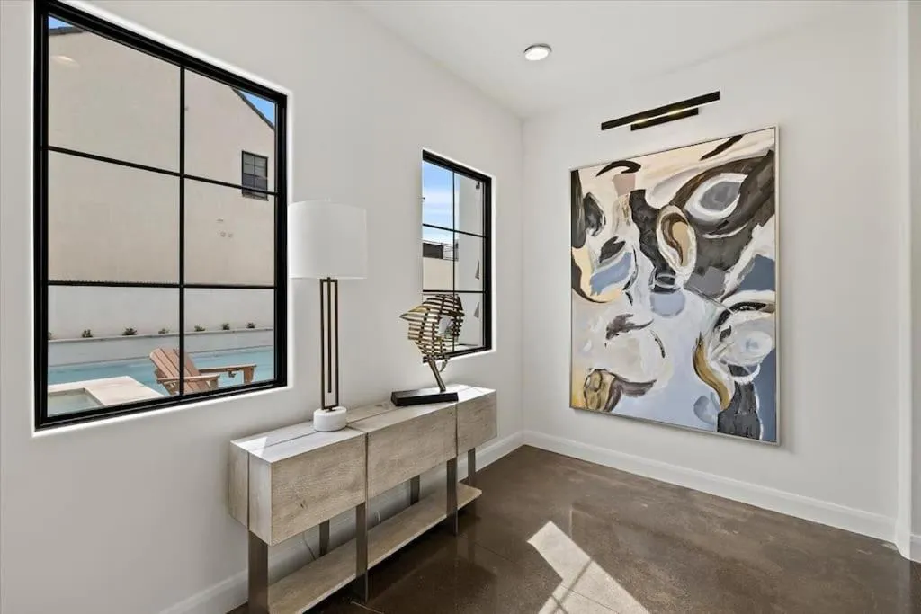 Casa Blanca luxury Villa Private pool sleeps 30!