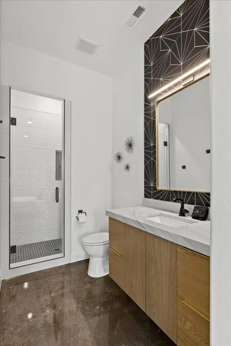 Casa Blanca luxury Villa Private pool sleeps 30!