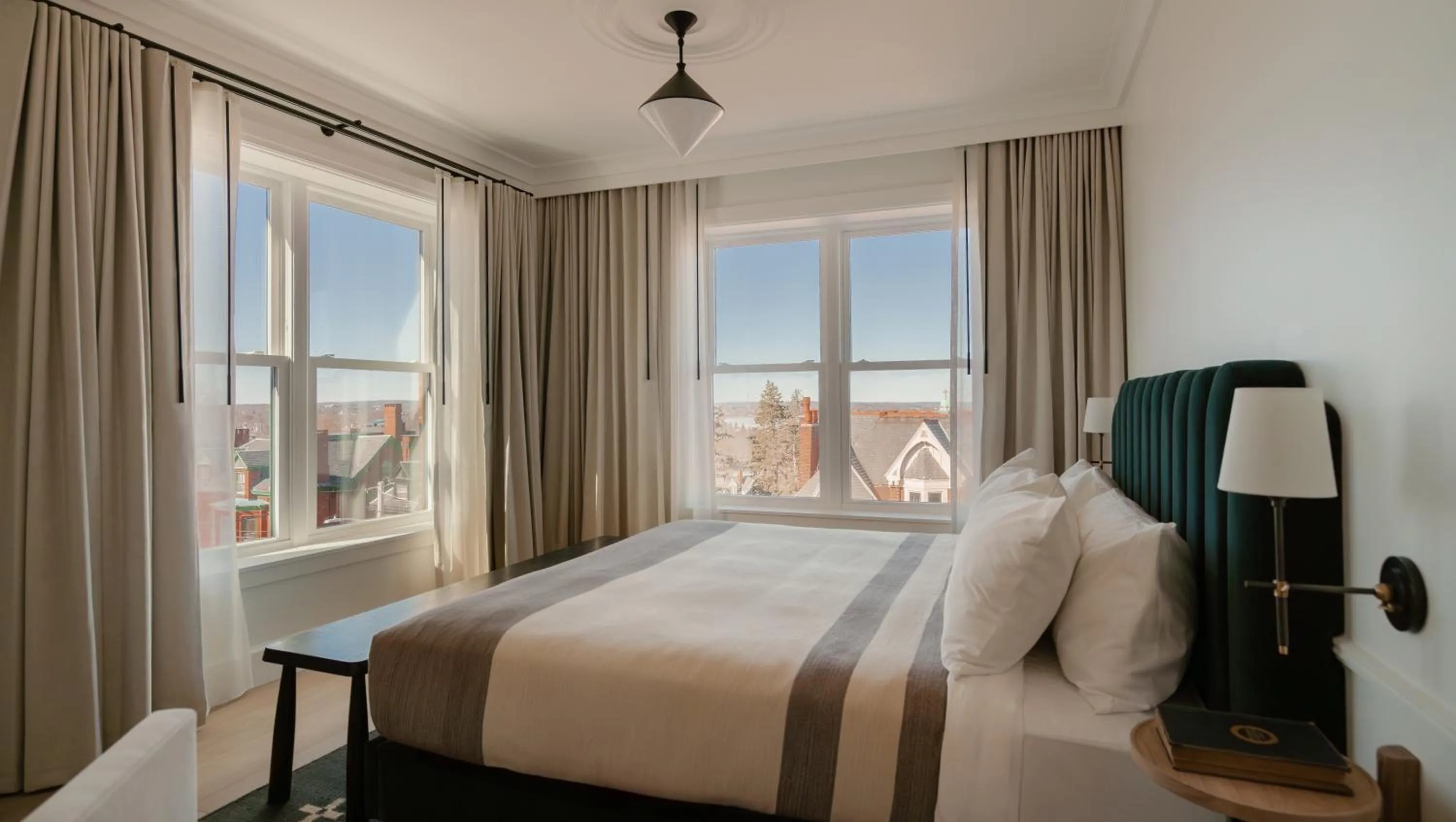 City view, Bed in Longfellow Hotel