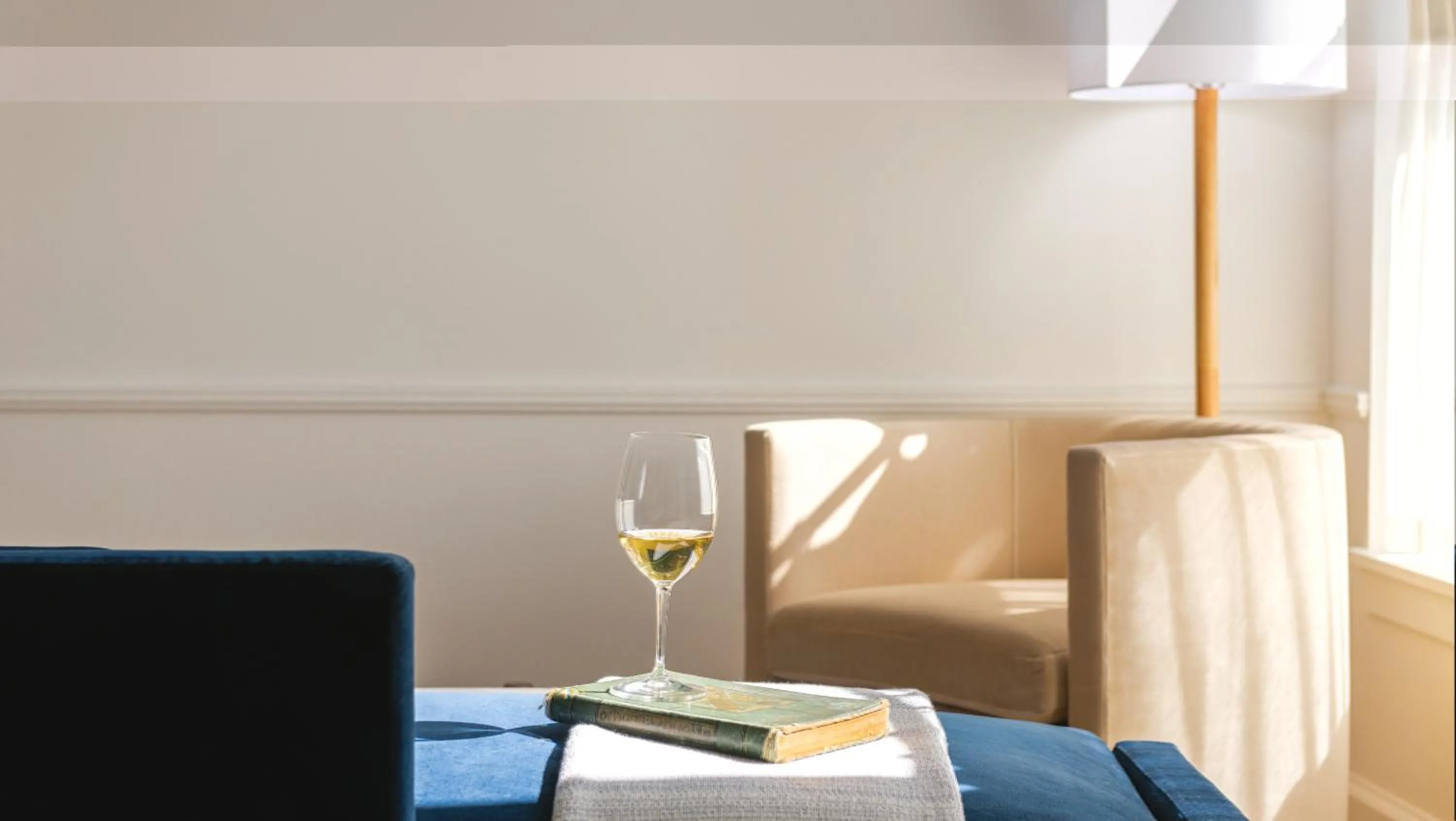 Seating area in Longfellow Hotel