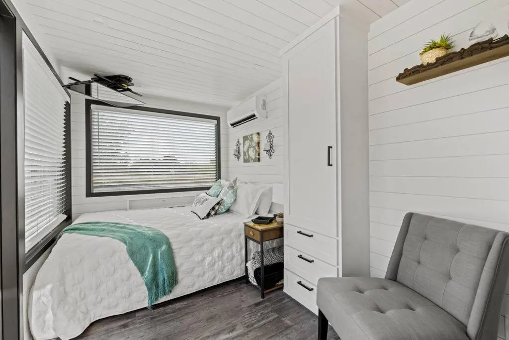 Bed in New Wilderness Hideout-Cozy Container Home