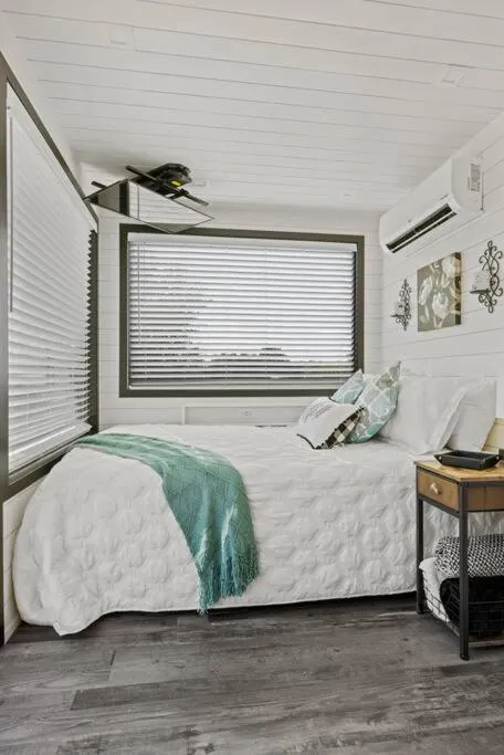 Bed in New Wilderness Hideout-Cozy Container Home