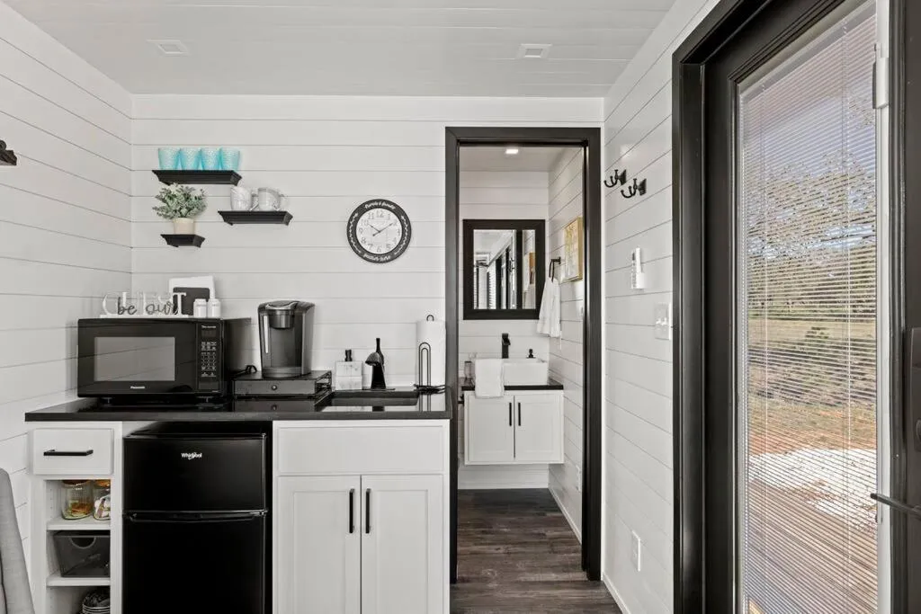 New Wilderness Hideout-Cozy Container Home
