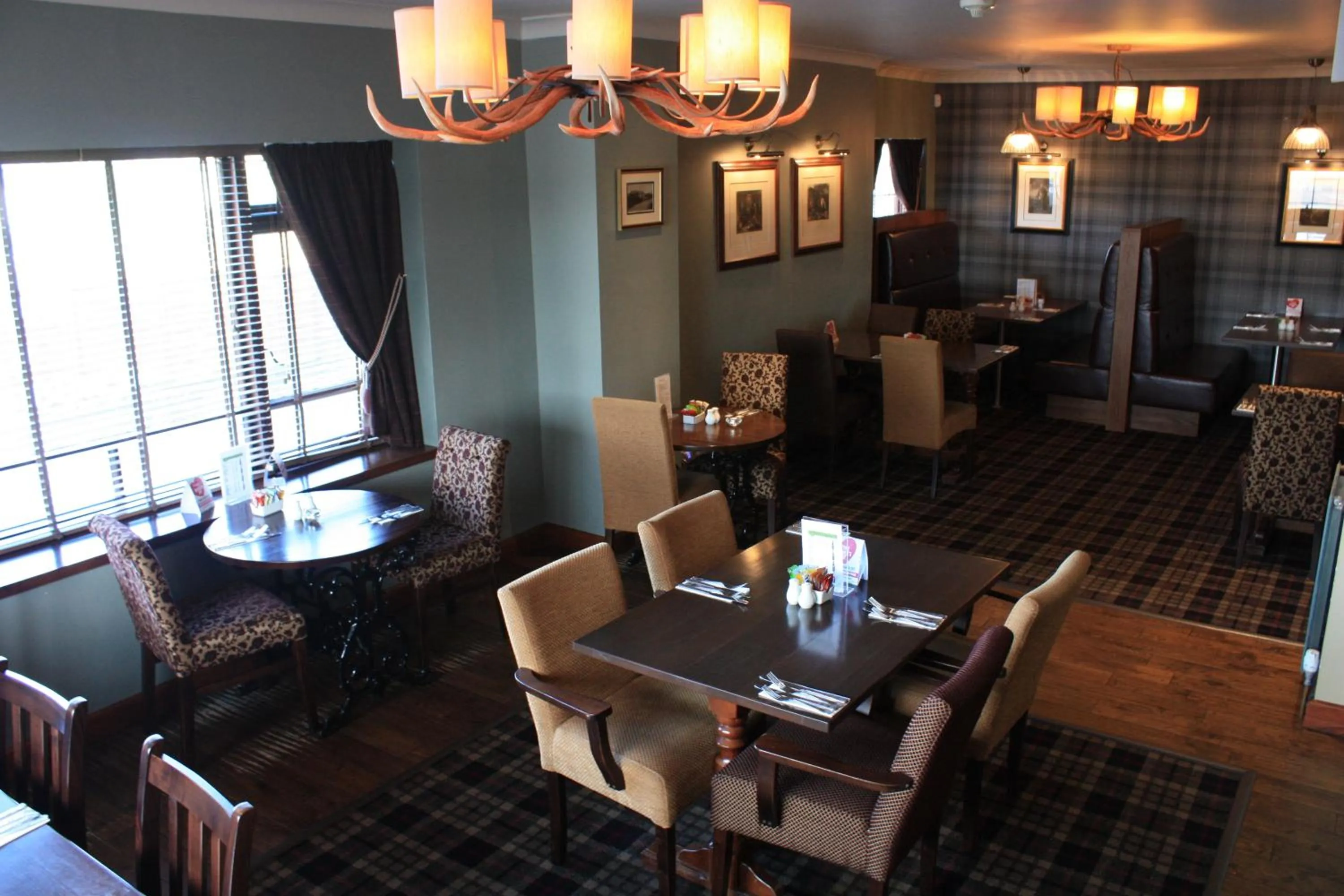 Restaurant/places to eat in Newburgh Inn