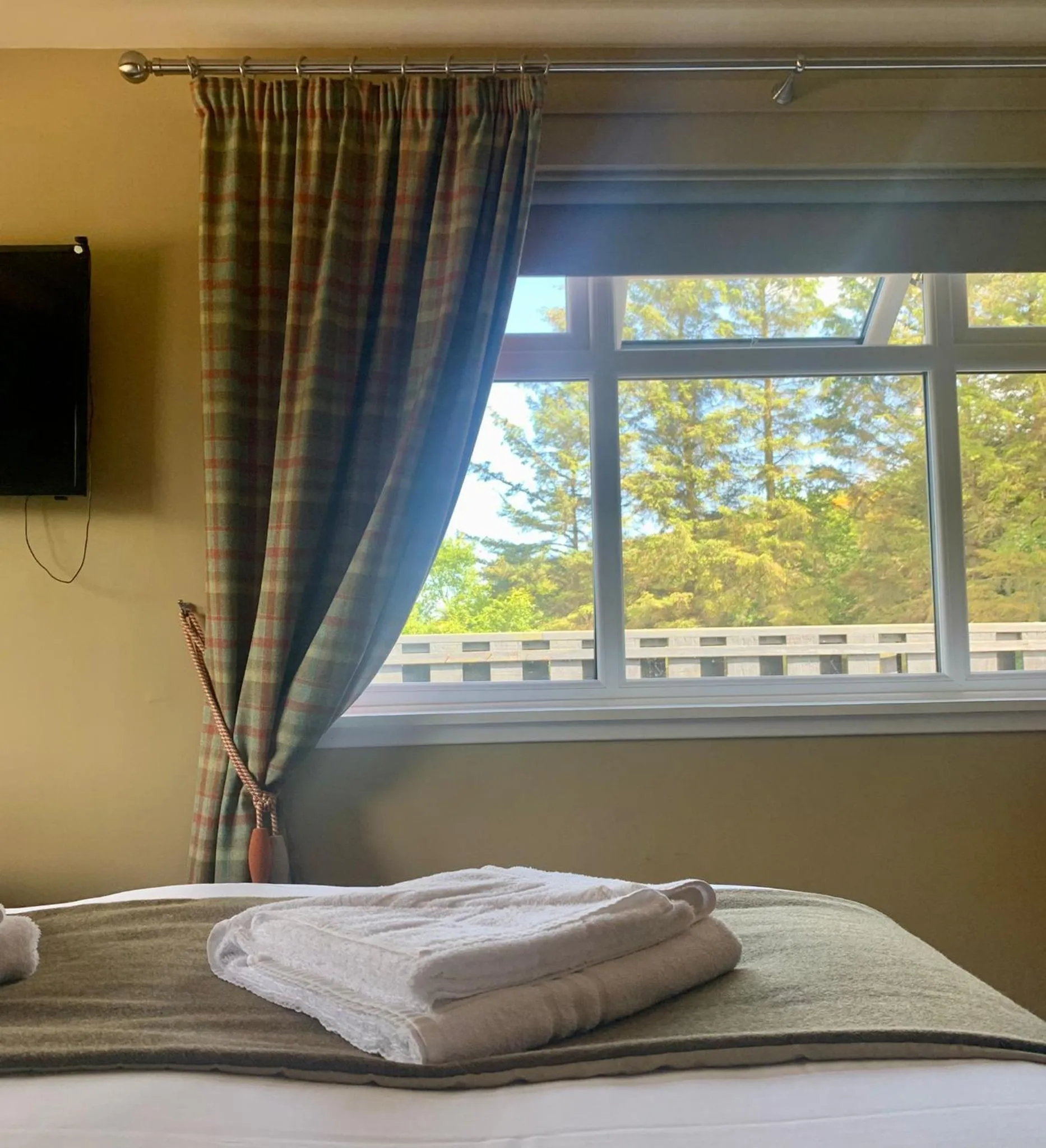 View (from property/room), Bed in Newburgh Inn