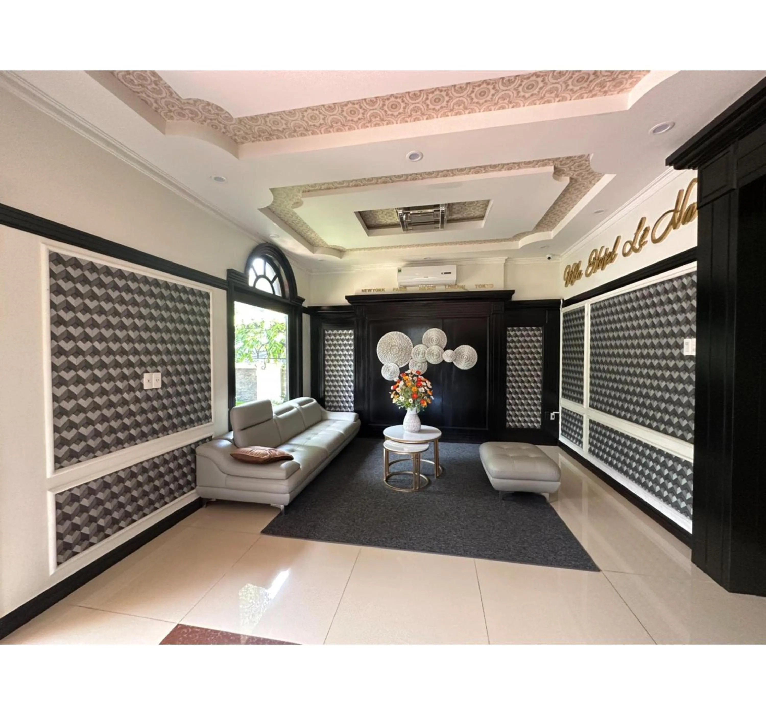 Lobby or reception in Capital O 1183 Villa Le Na