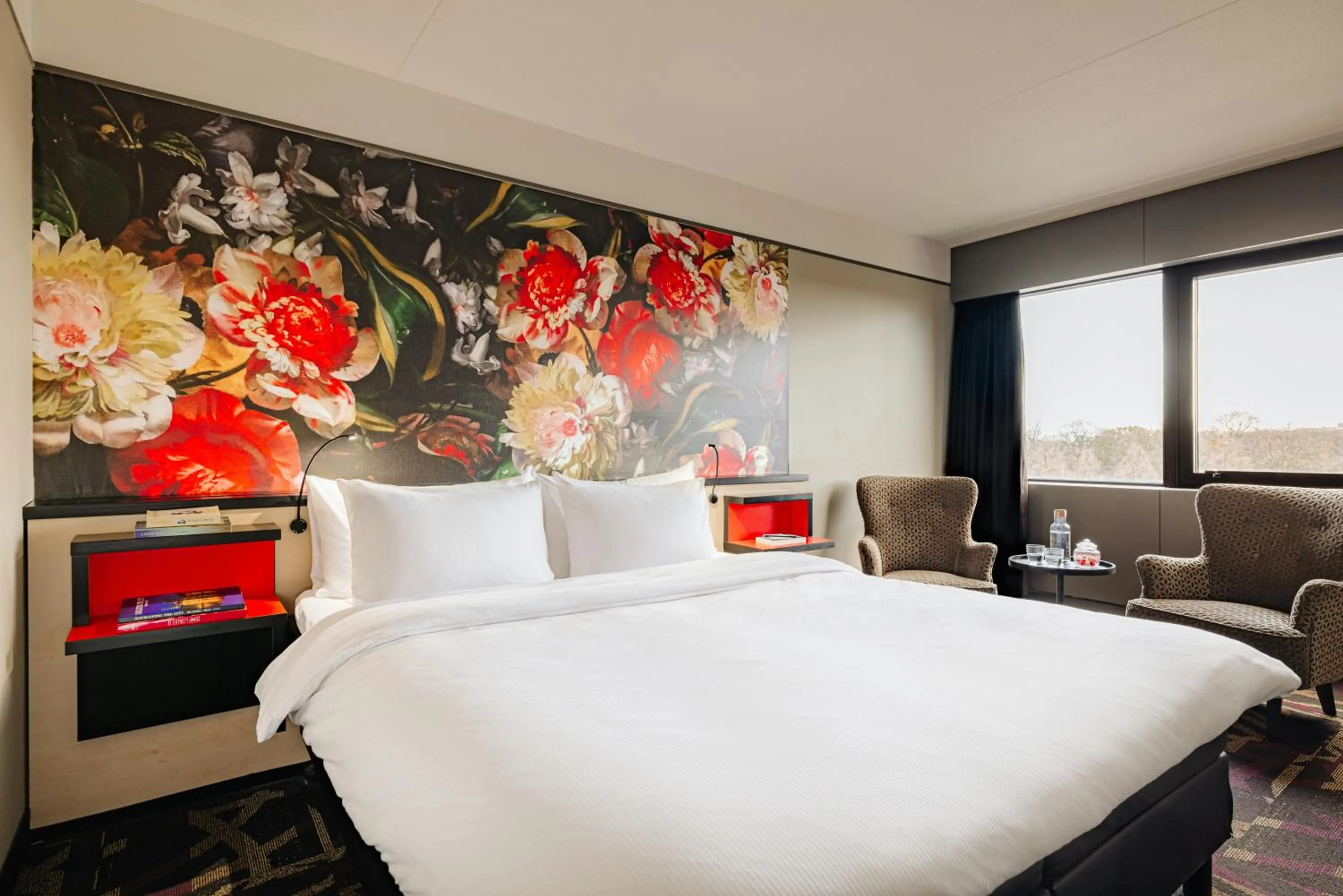 Property building, Bed in Leonardo Hotel Den Haag Babylon