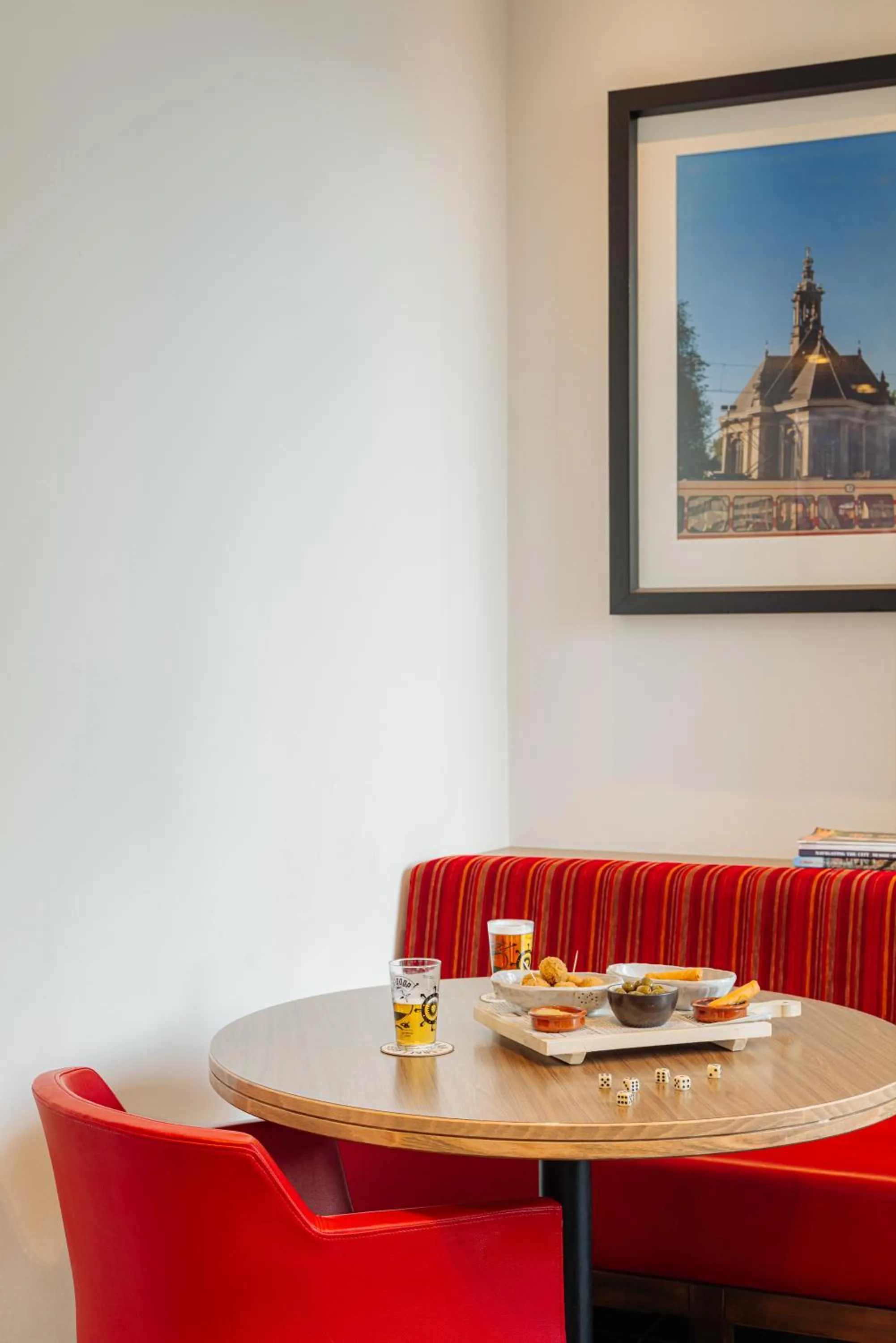 Restaurant/places to eat in Leonardo Hotel Den Haag Babylon