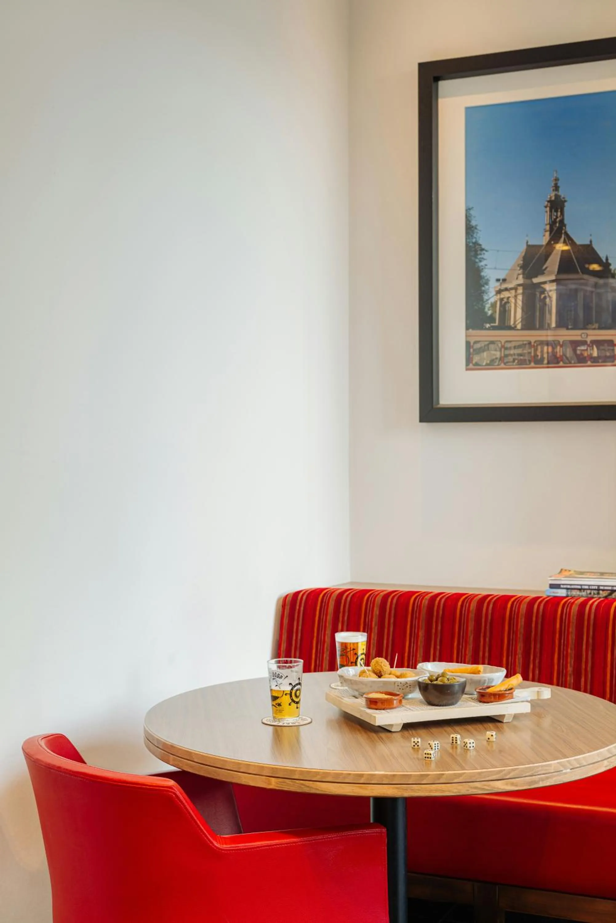 Restaurant/places to eat in Leonardo Hotel Den Haag Babylon