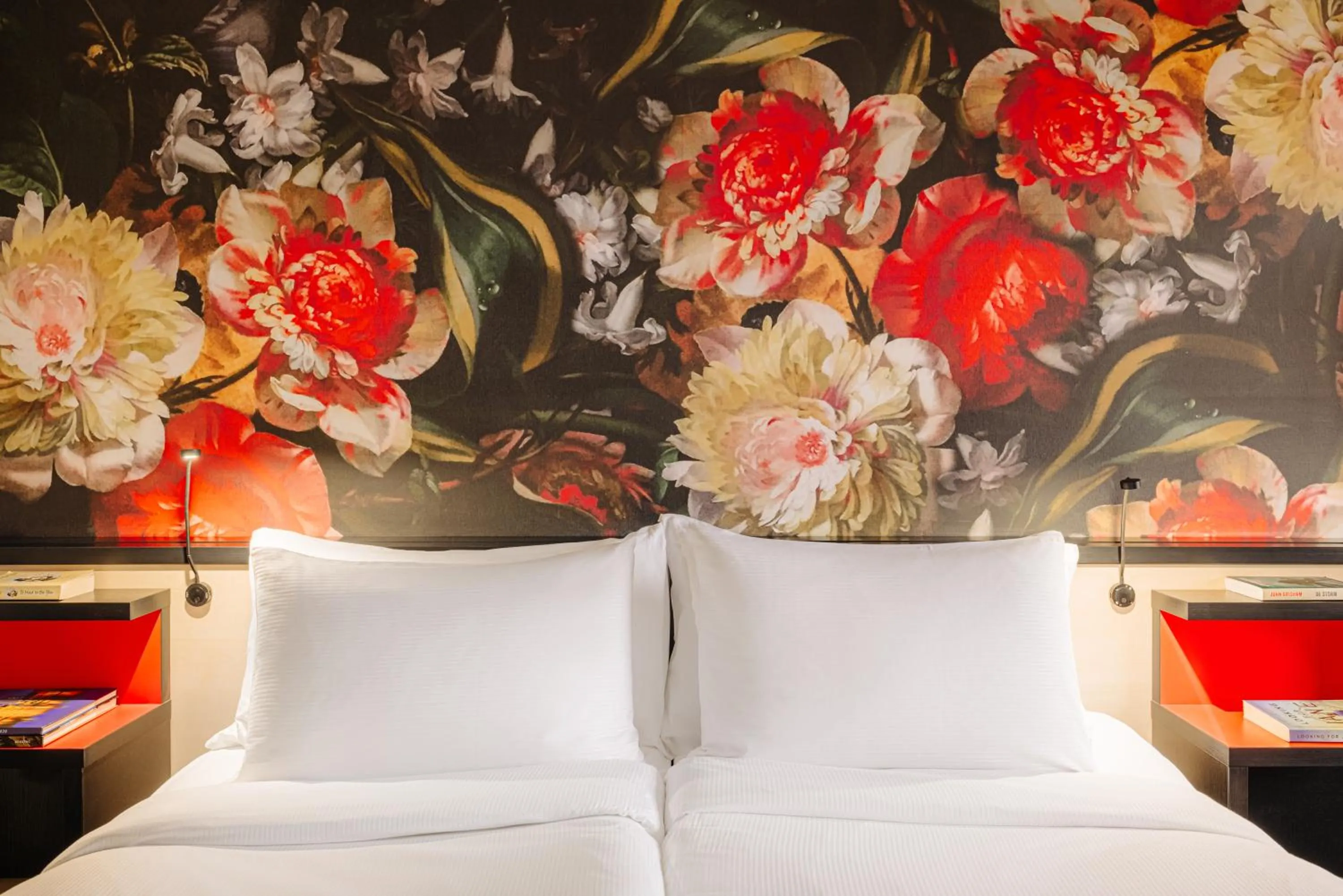 Bedroom, Bed in Leonardo Hotel Den Haag Babylon