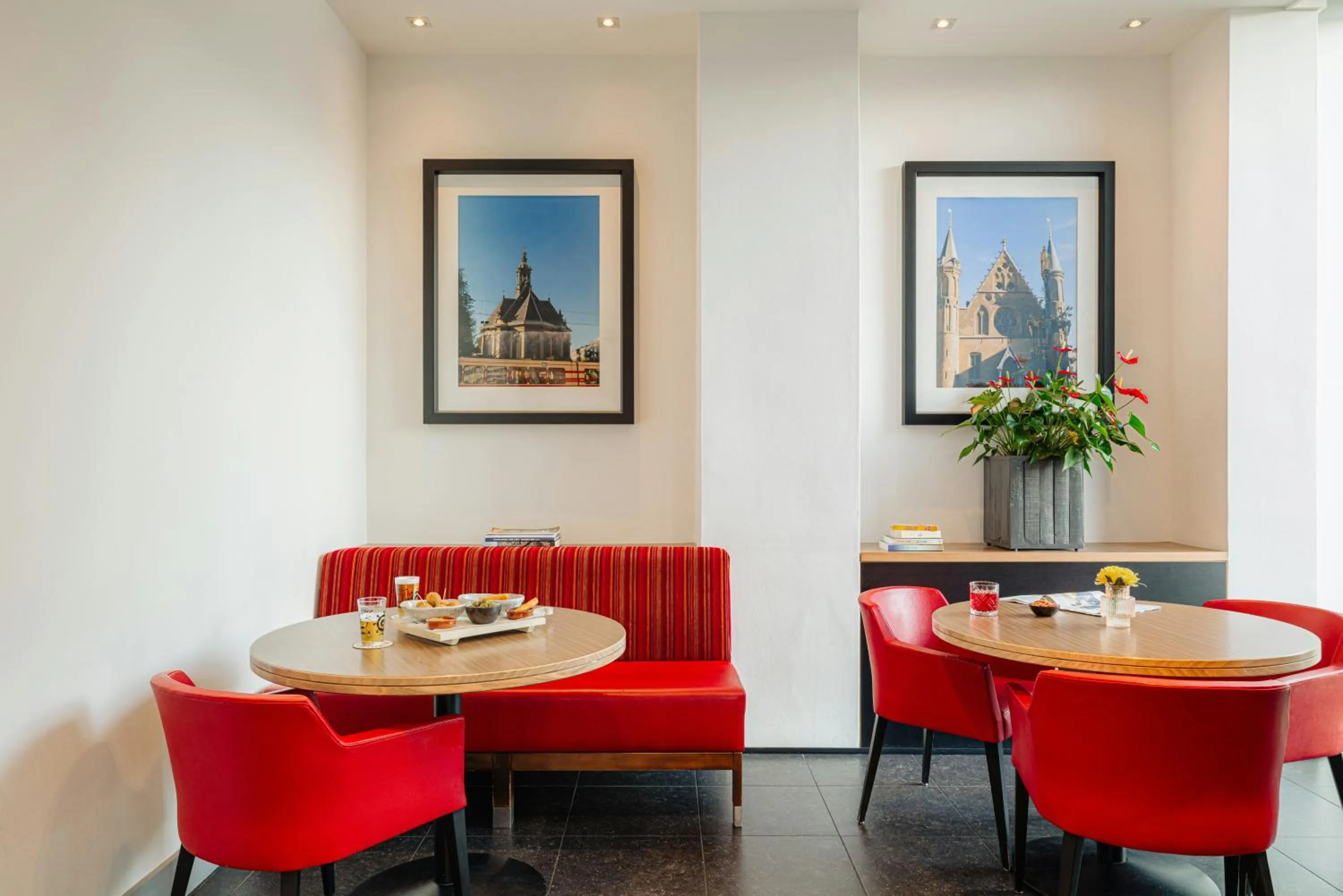 Restaurant/places to eat in Leonardo Hotel Den Haag Babylon